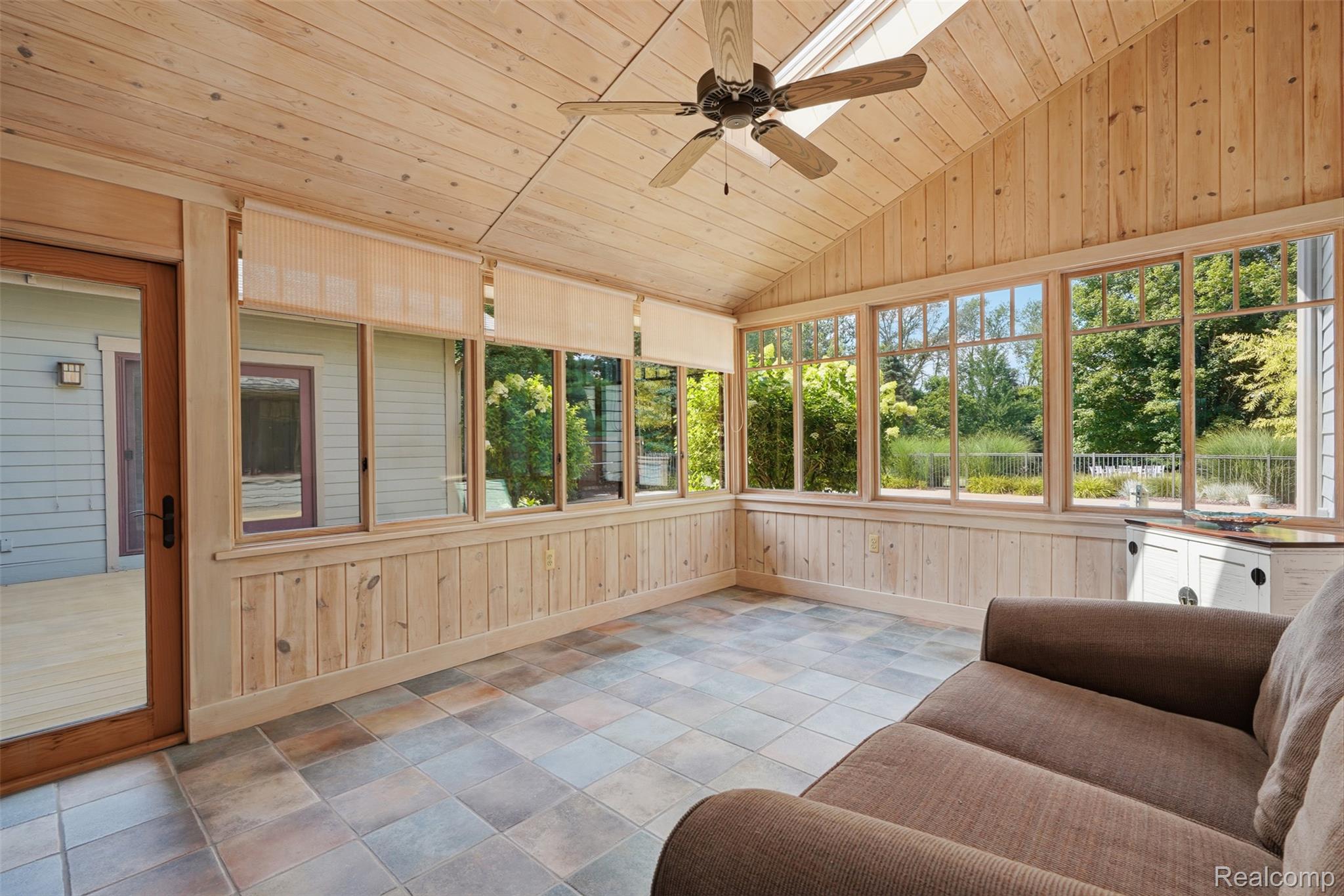 8861 Pleasantview