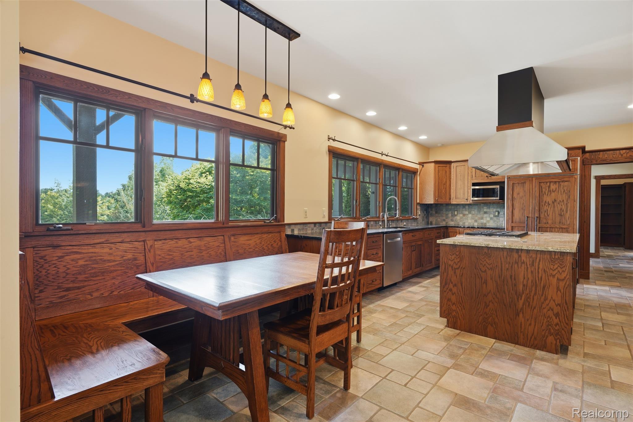 8861 Pleasantview