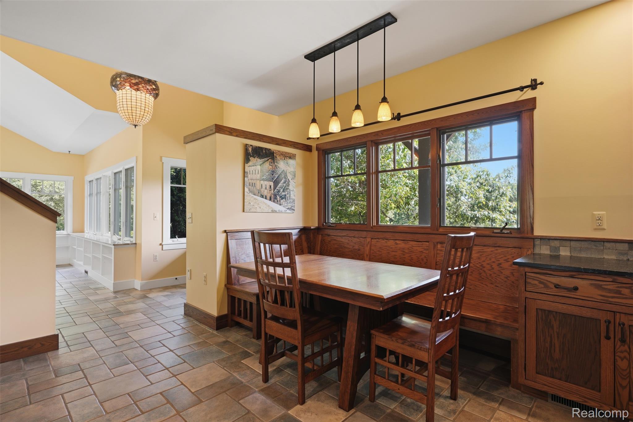 8861 Pleasantview