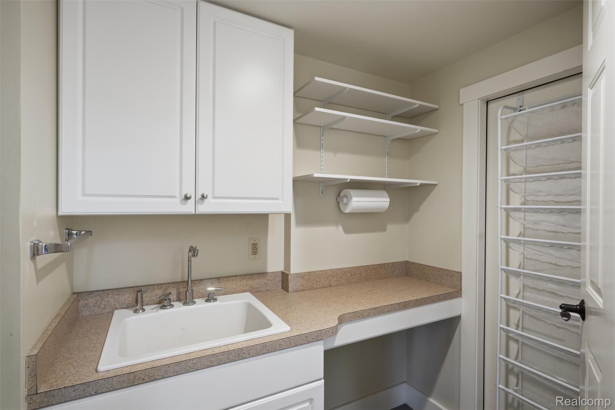 8861 Pleasantview