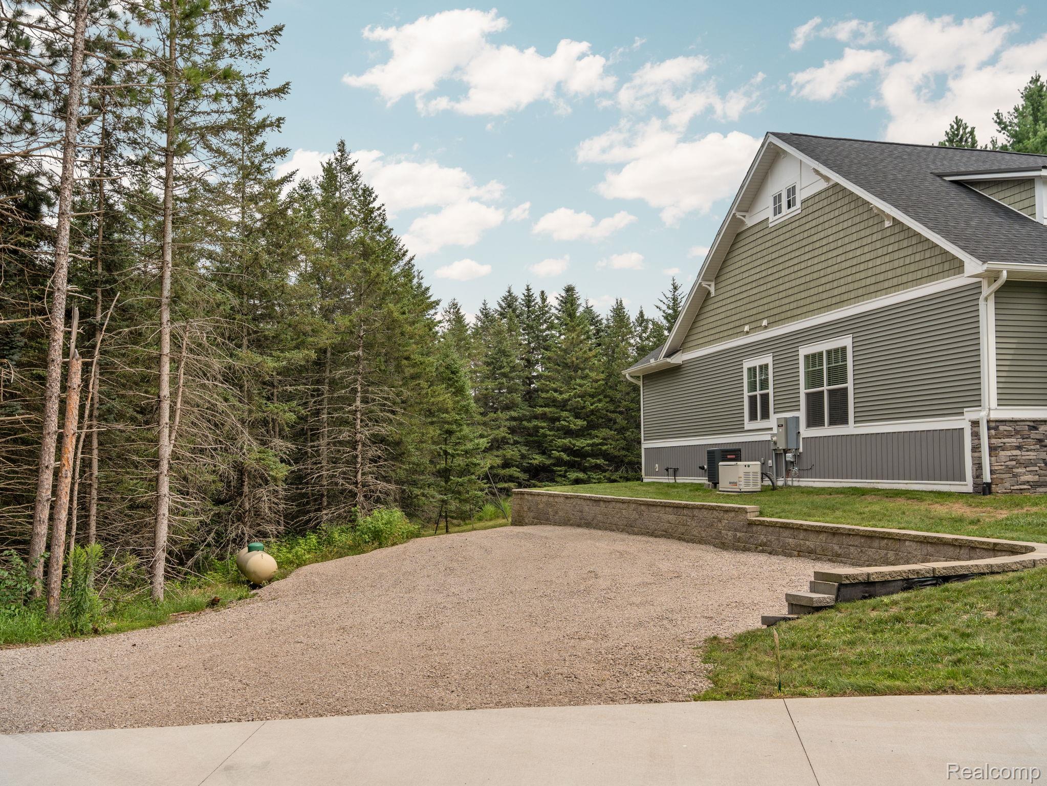 4082 County Road 612 NE