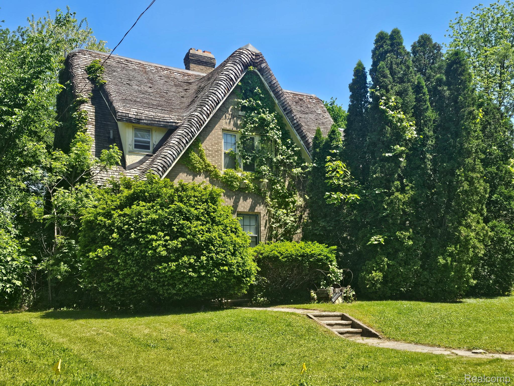 303 Ottawa Drive