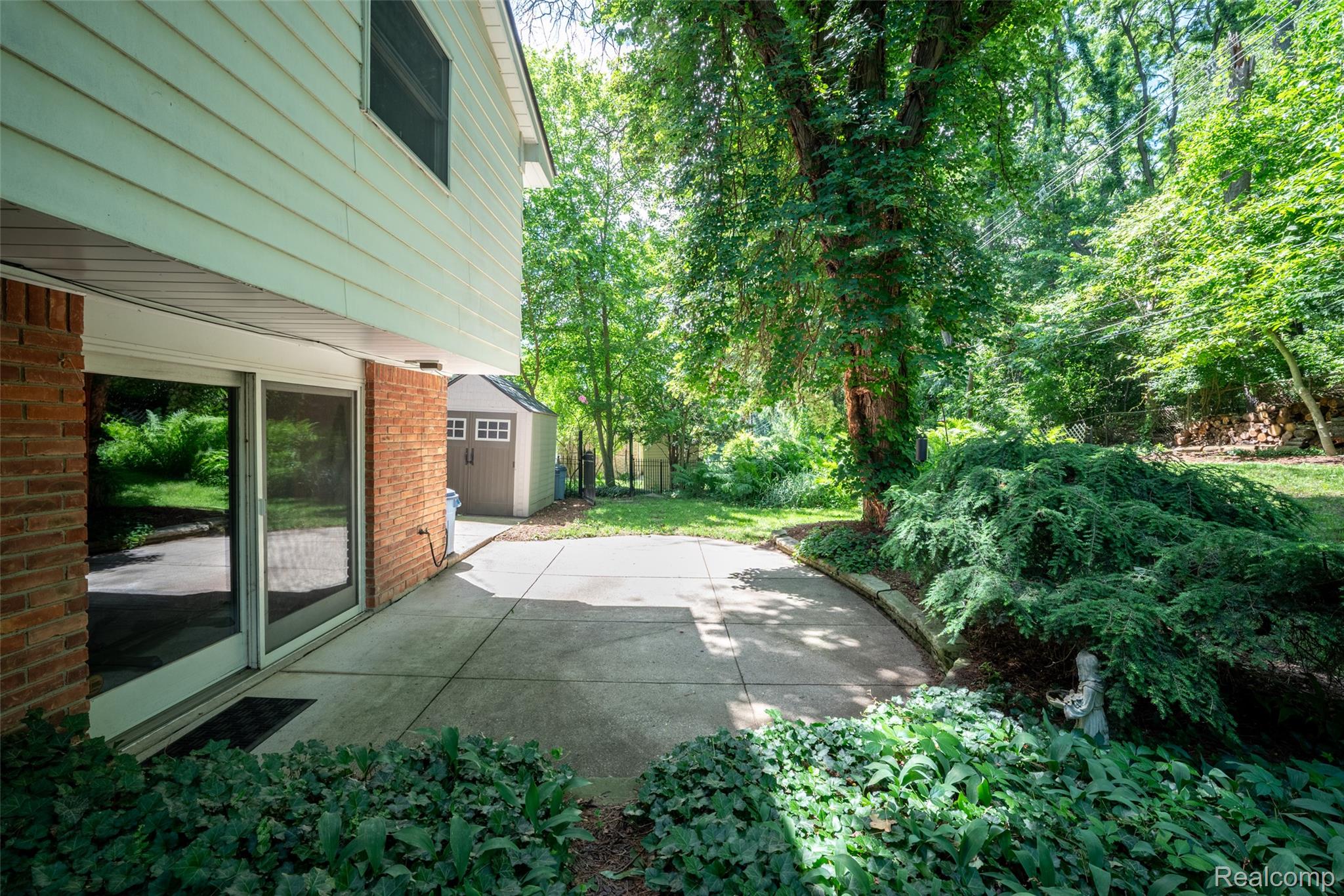 6826 Spruce Drive