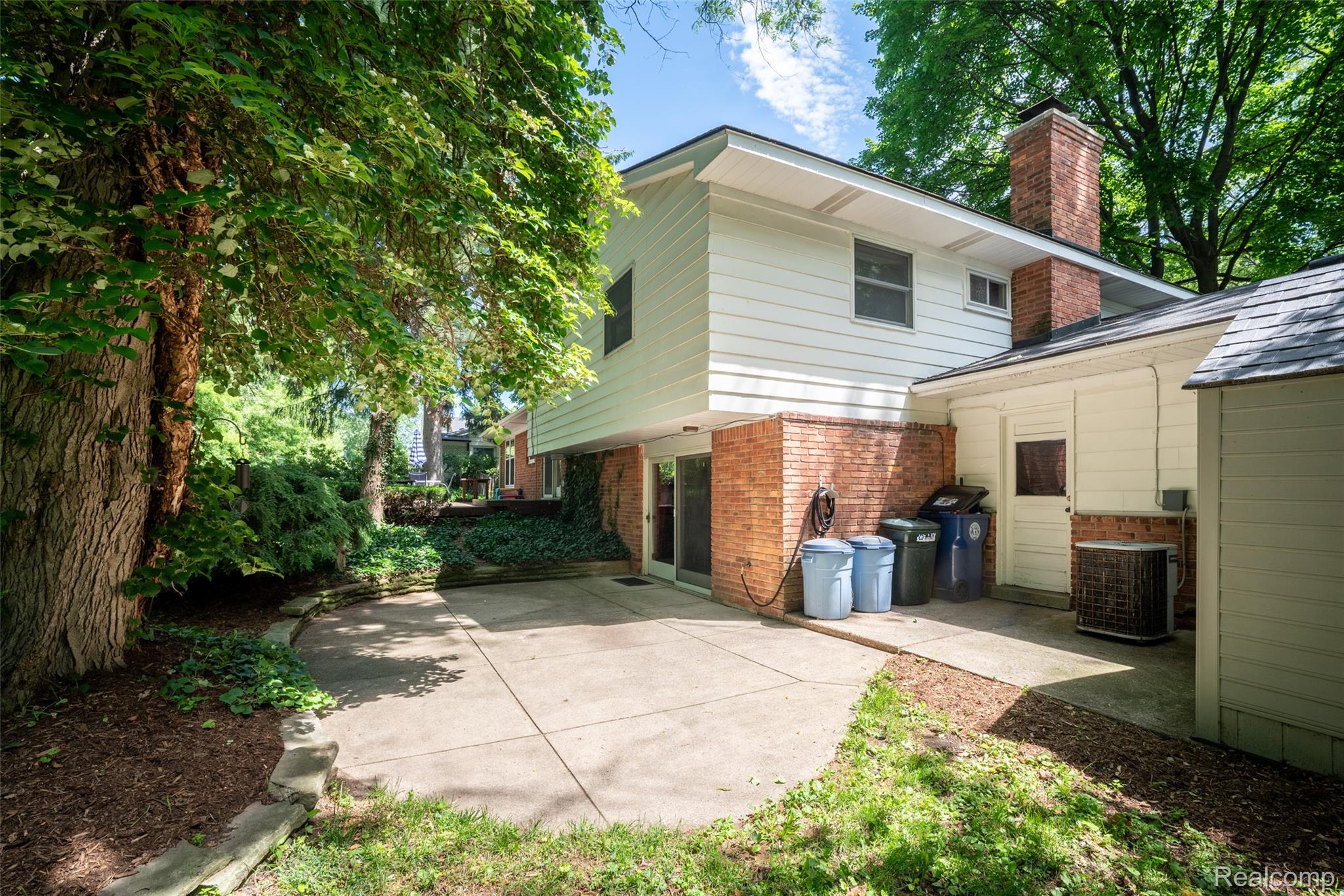 6826 Spruce Drive