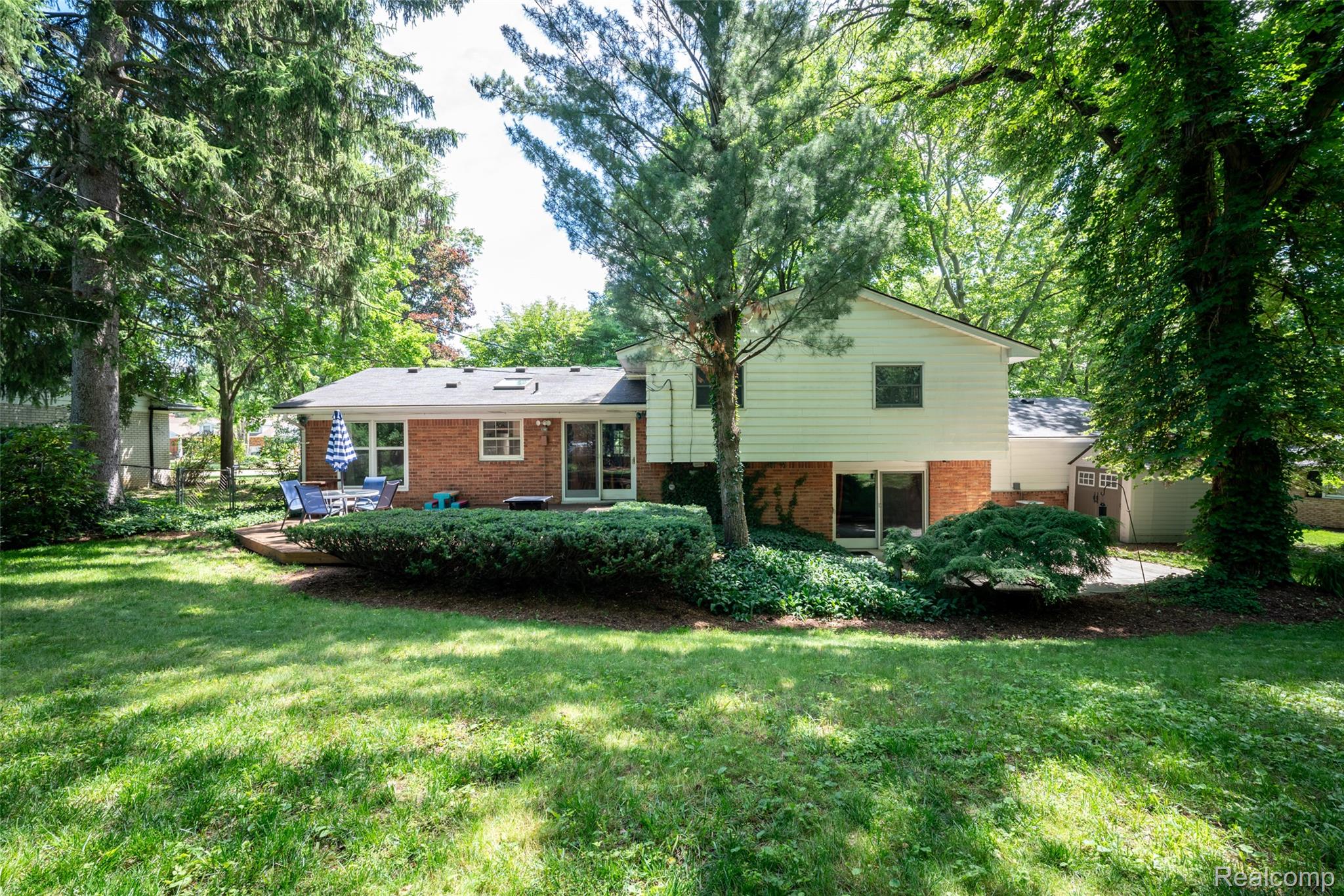 6826 Spruce Drive