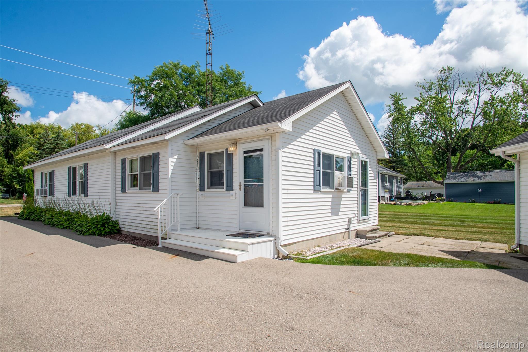 335 Oriole Street