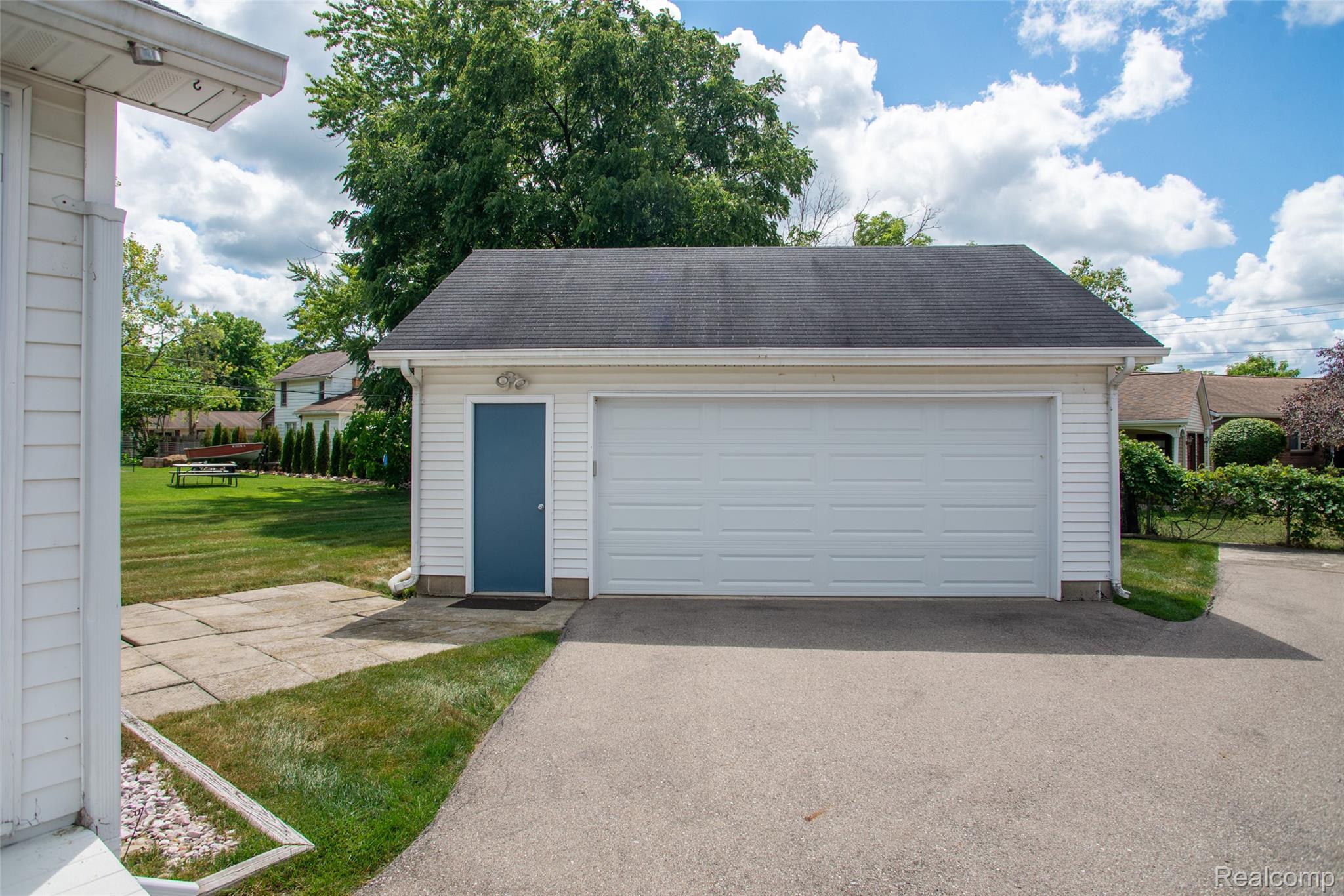 335 Oriole Street