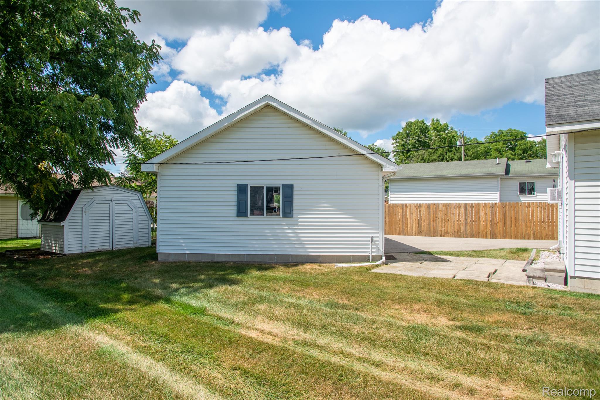 335 Oriole Street