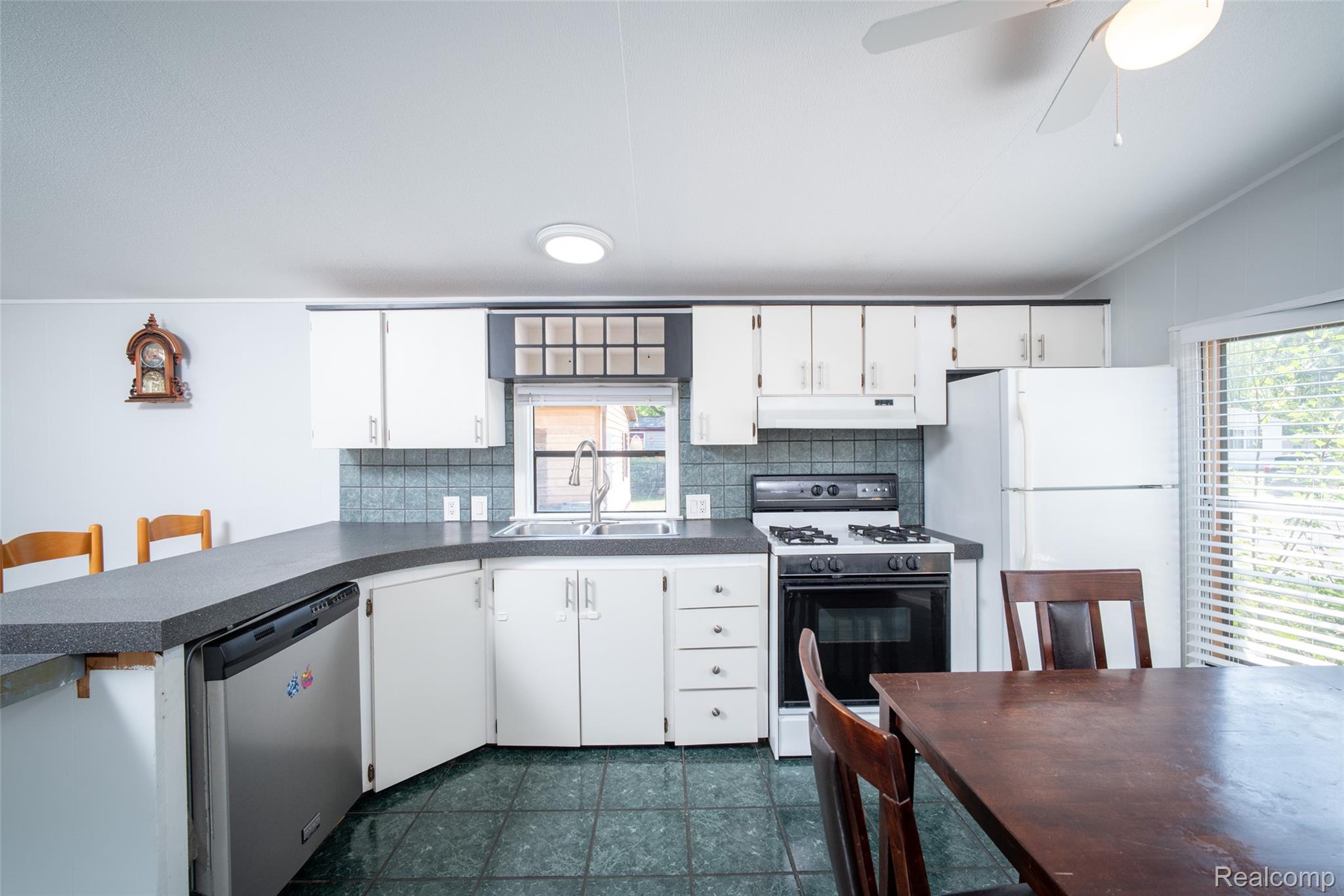 2043 Marmoor Drive