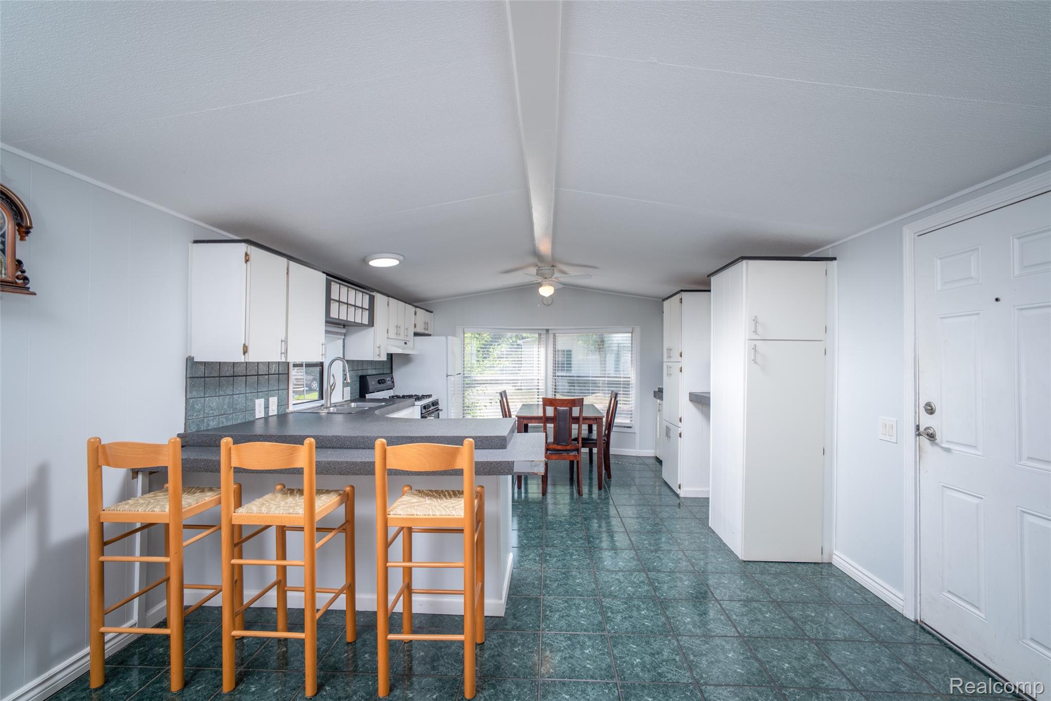 2043 Marmoor Drive