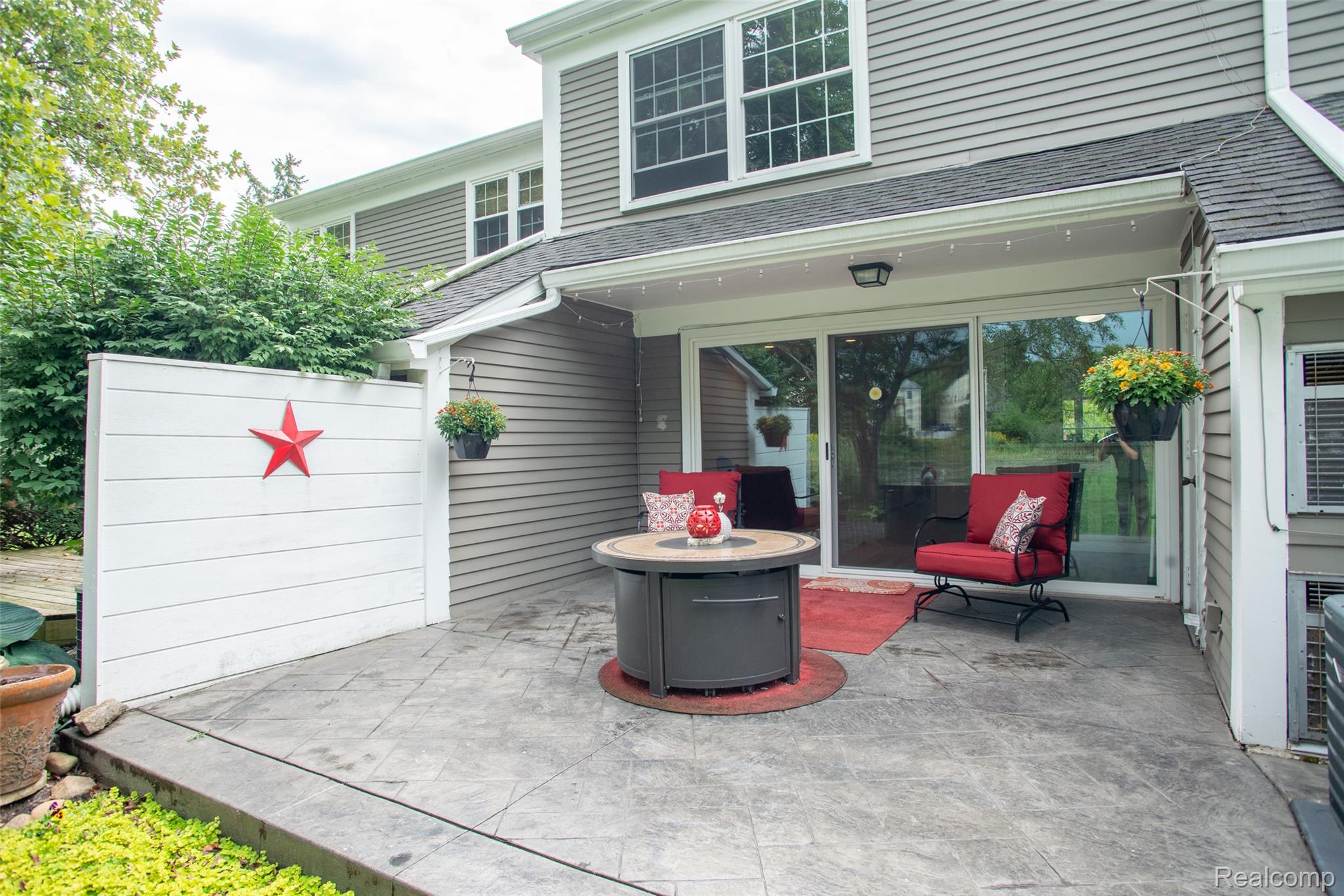 2689 Williamsburg Circle