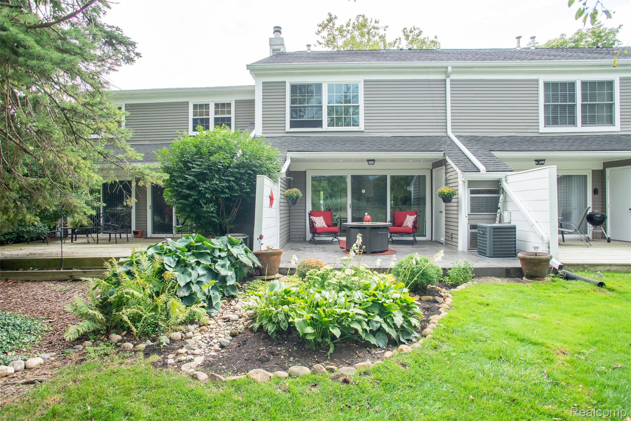 2689 Williamsburg Circle