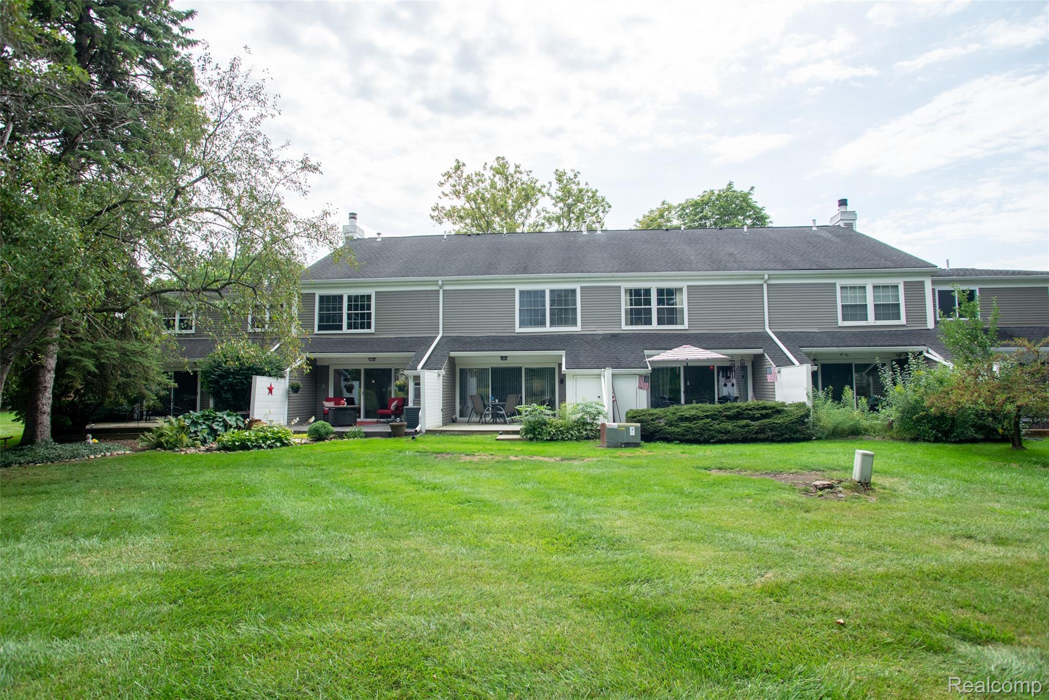 2689 Williamsburg Circle