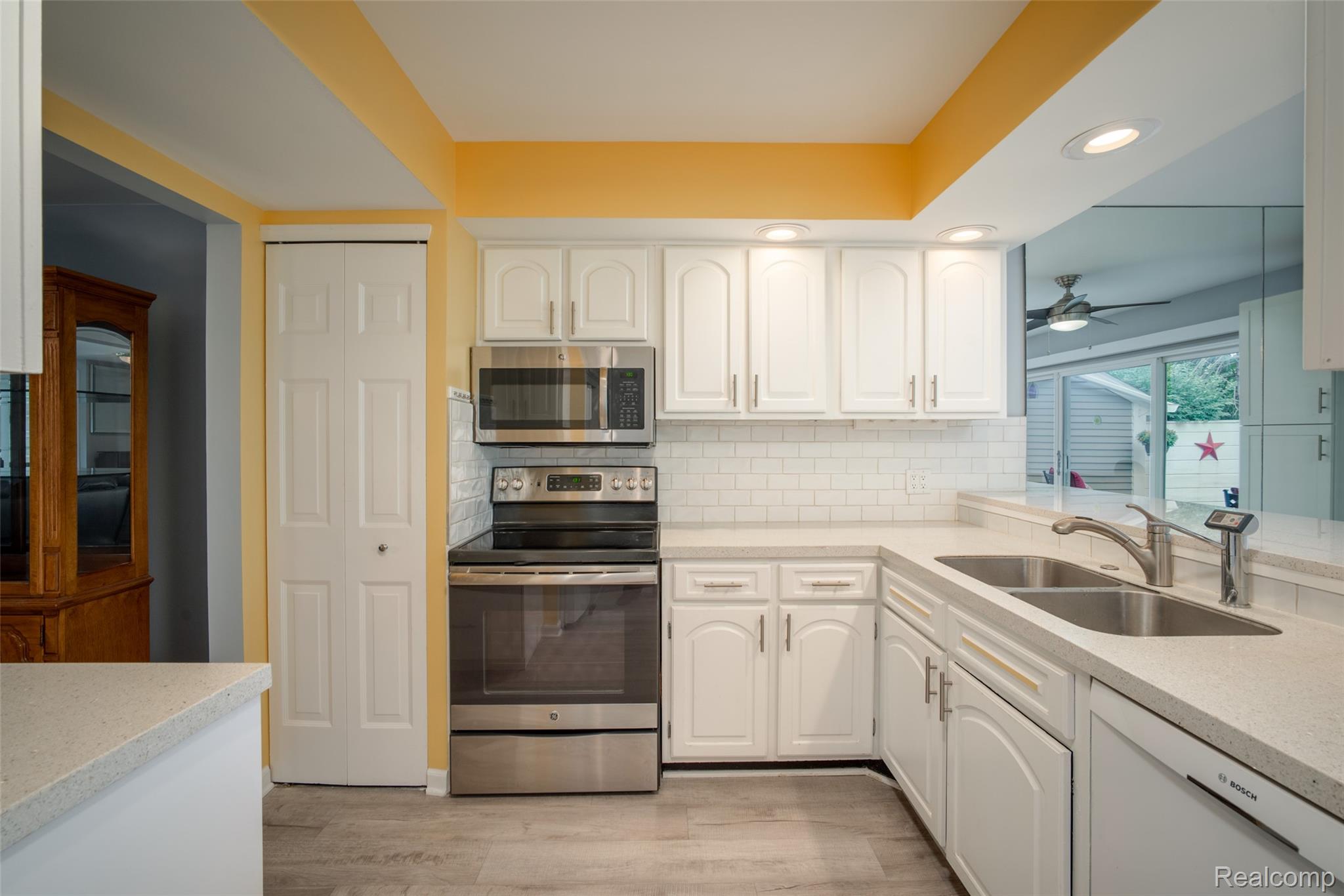 2689 Williamsburg Circle