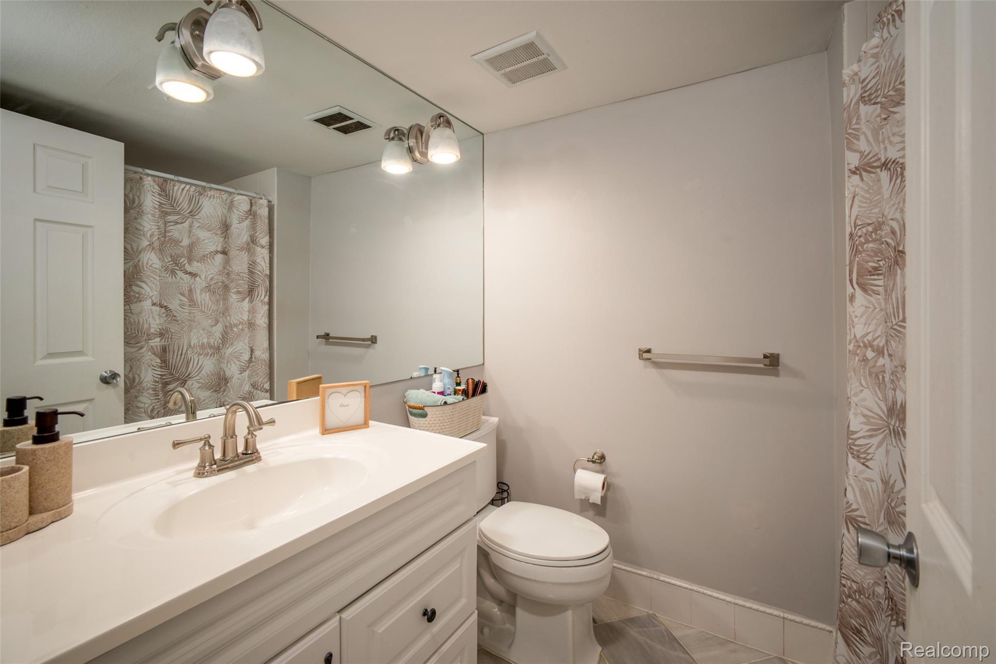 3925 Lone Pine Road Unit: 100