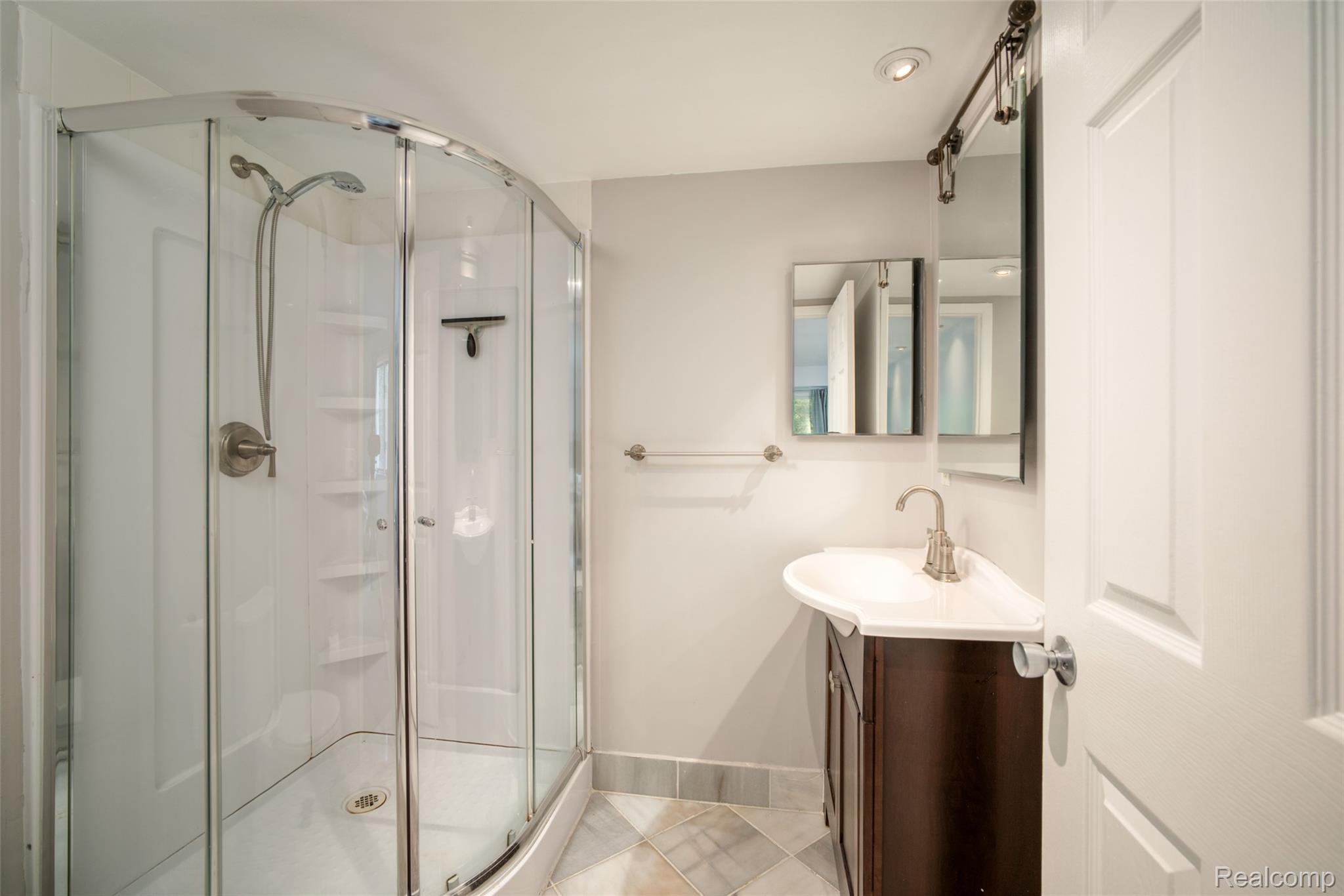 3925 Lone Pine Road Unit: 100