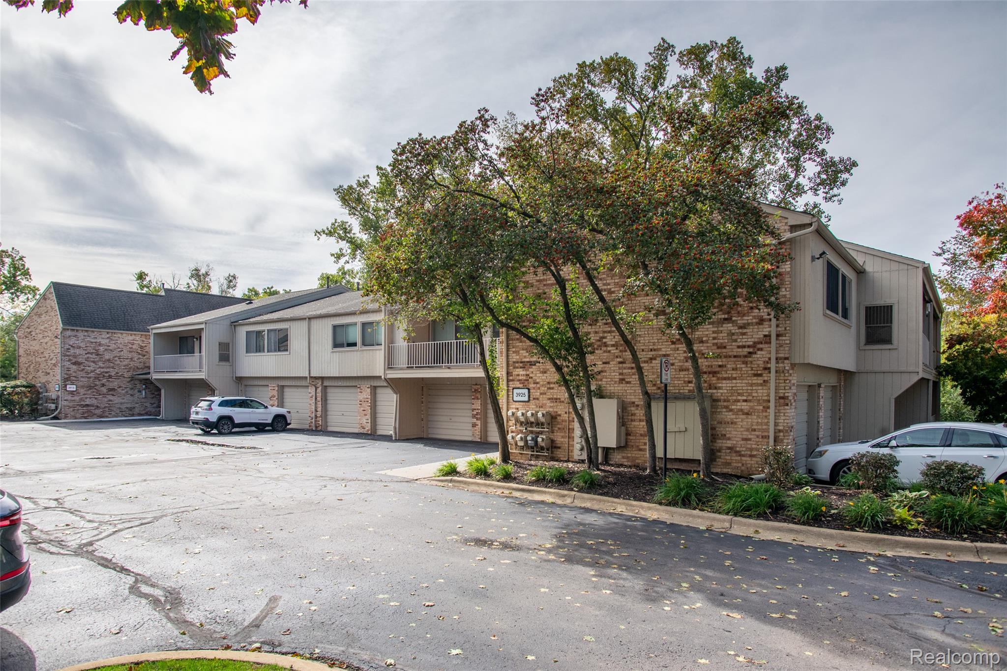 3925 Lone Pine Road Unit: 100