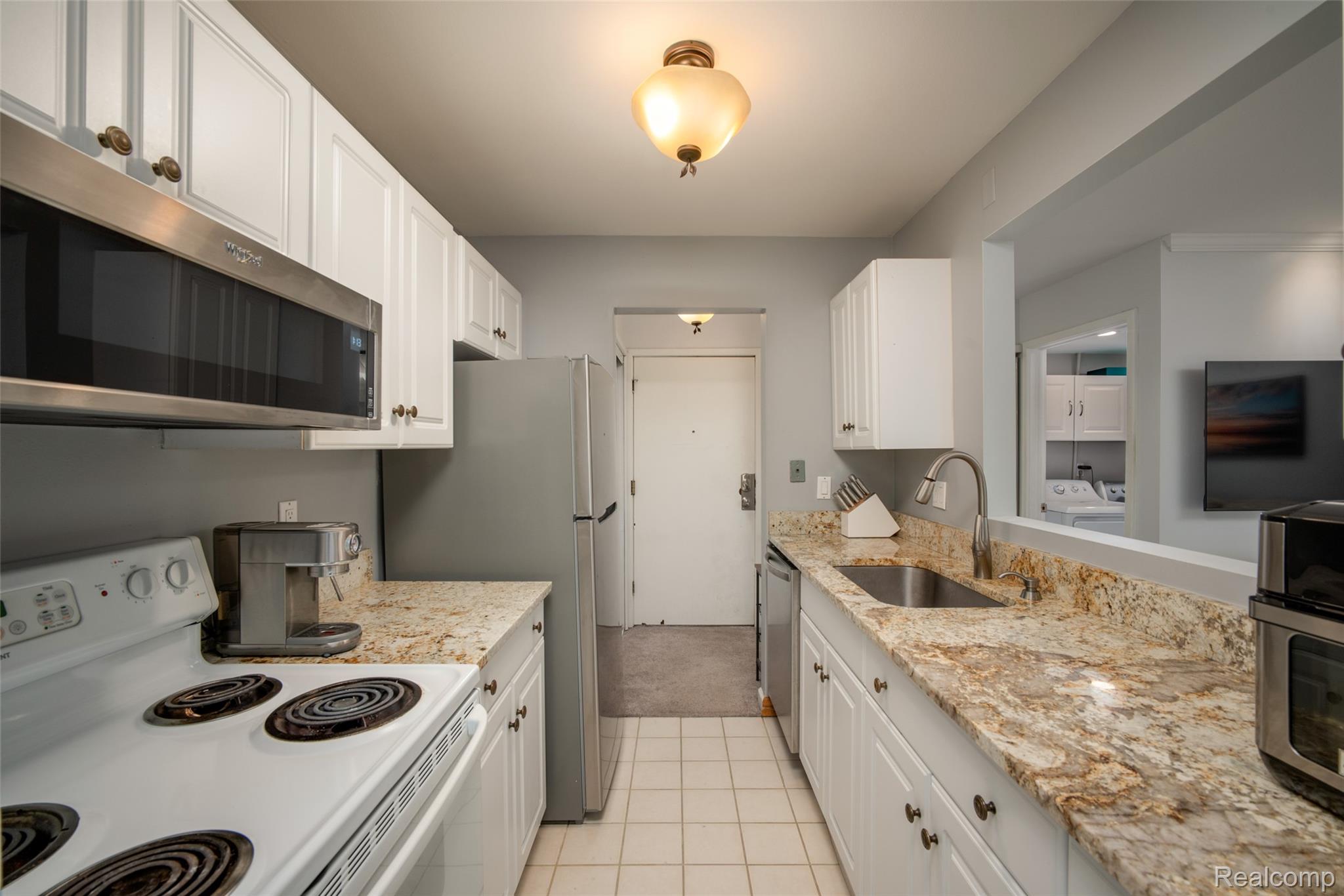 3925 Lone Pine Road Unit: 100