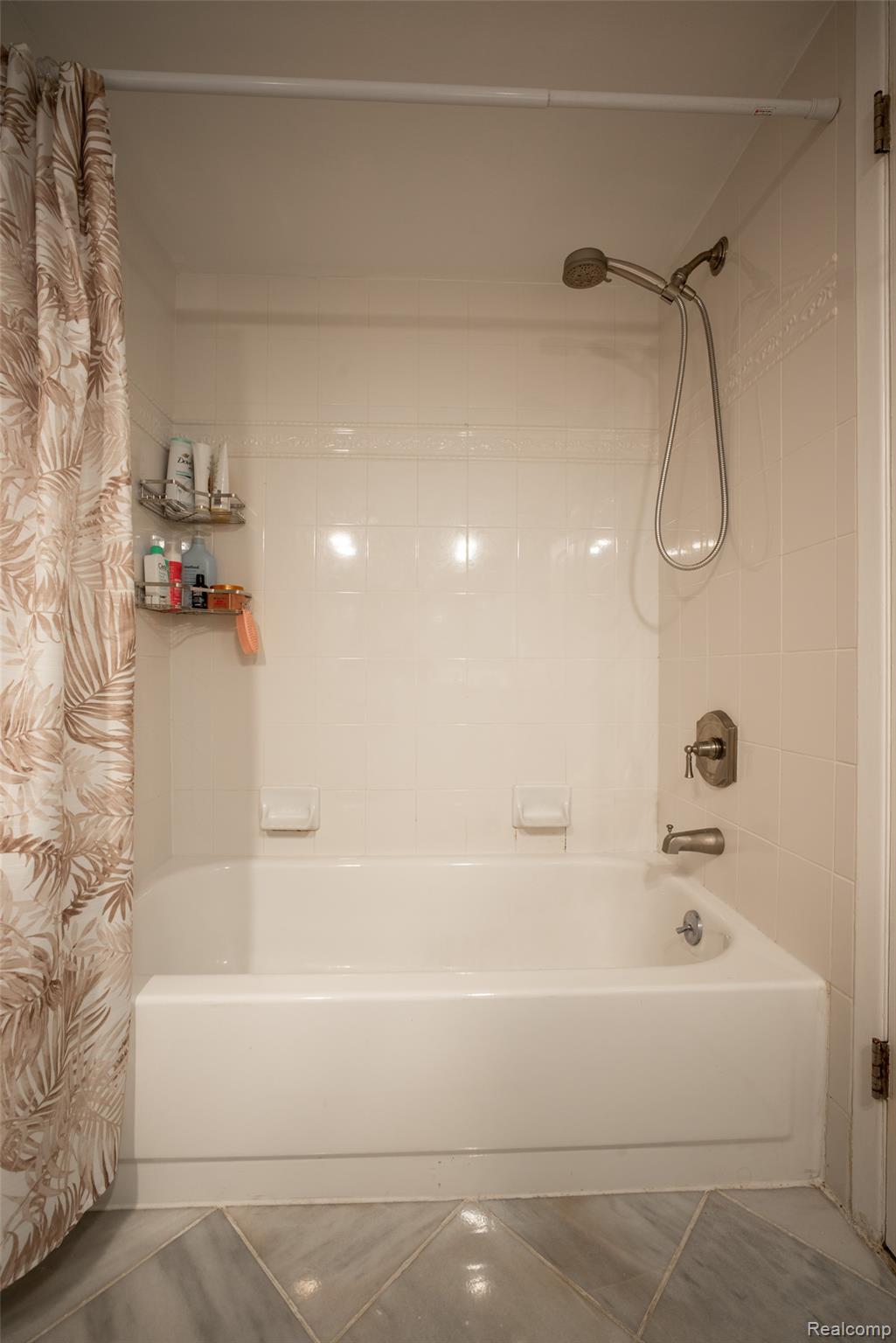 3925 Lone Pine Road Unit: 100