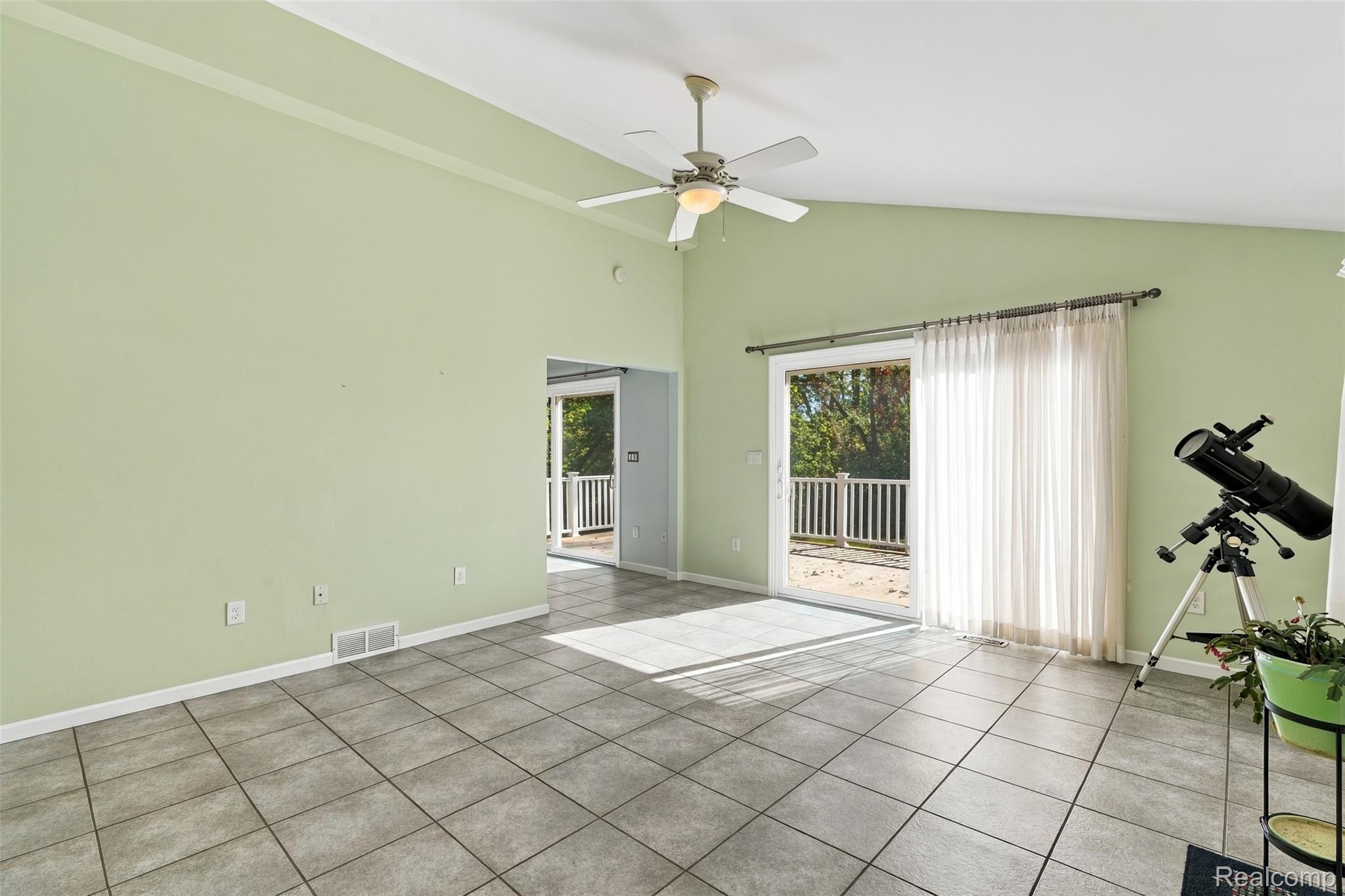 804 E Avon RD