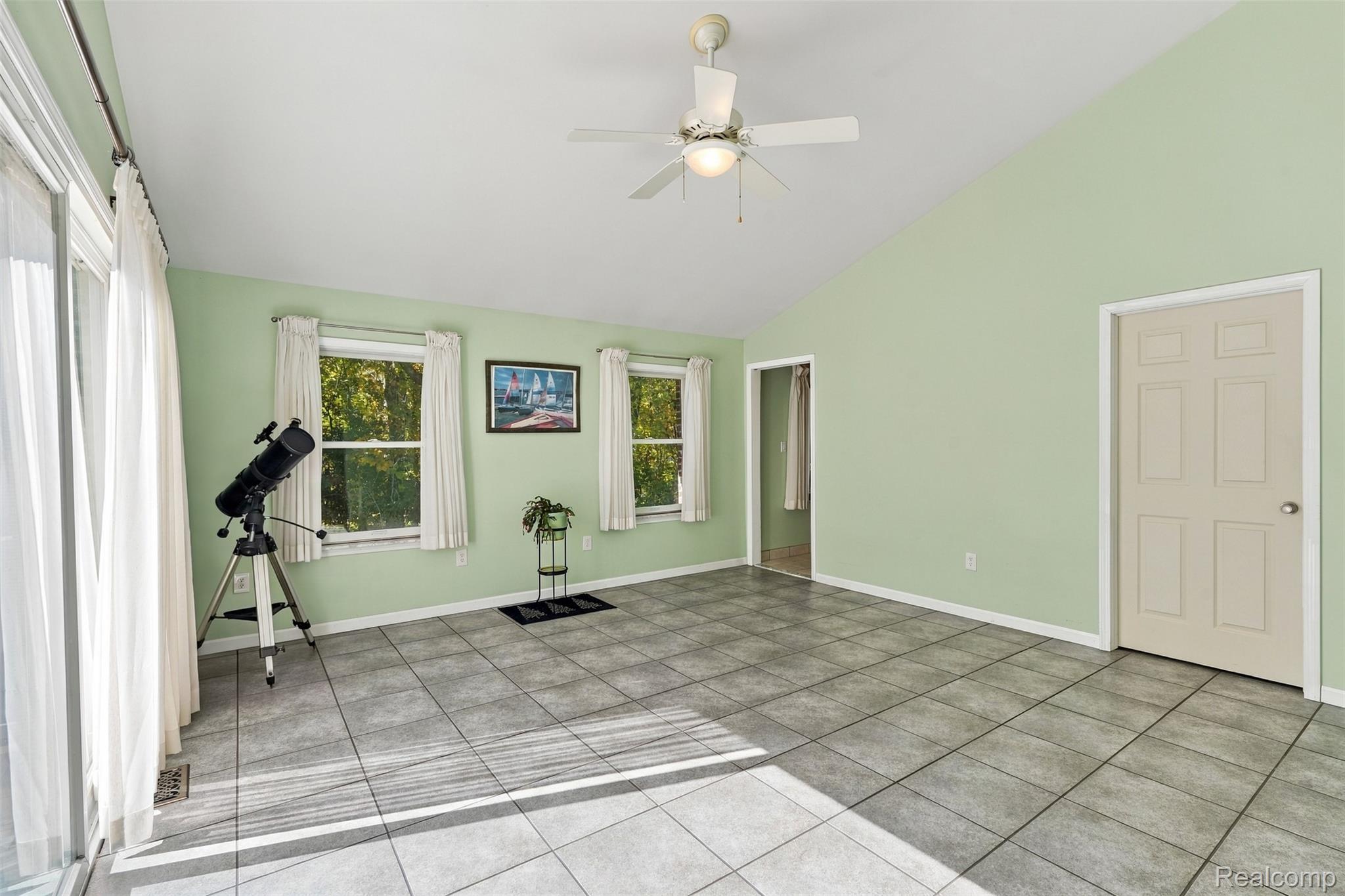 804 E Avon RD