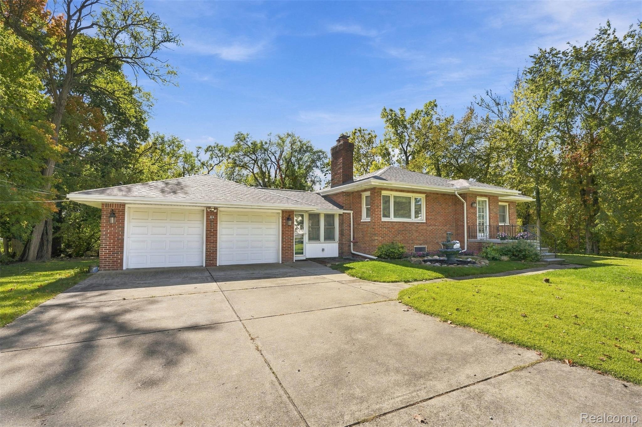 804 E Avon RD