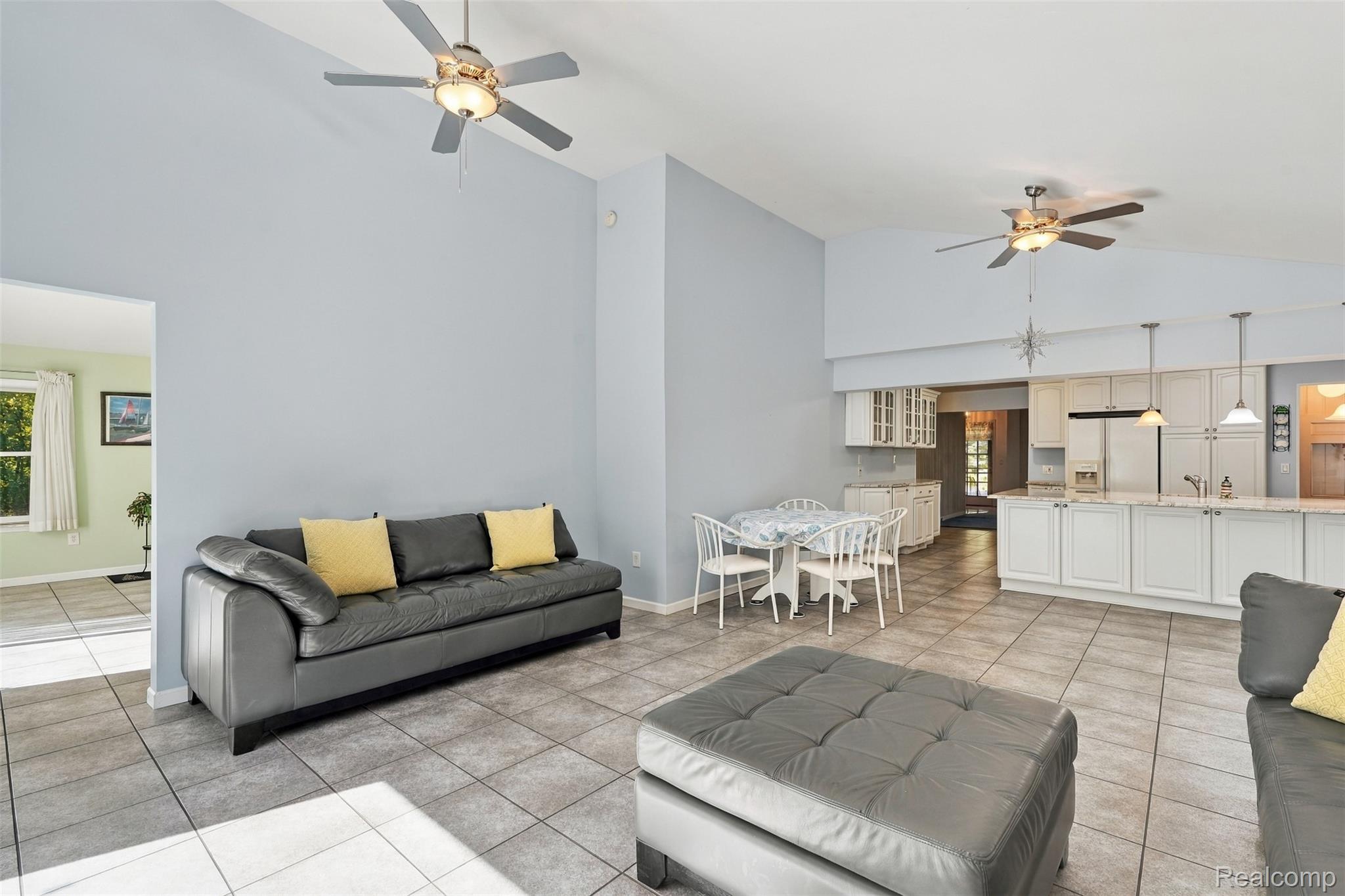 804 E Avon RD