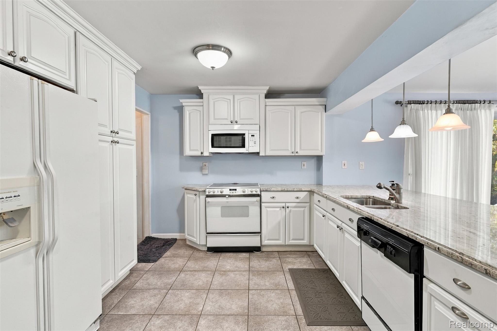 804 E Avon RD