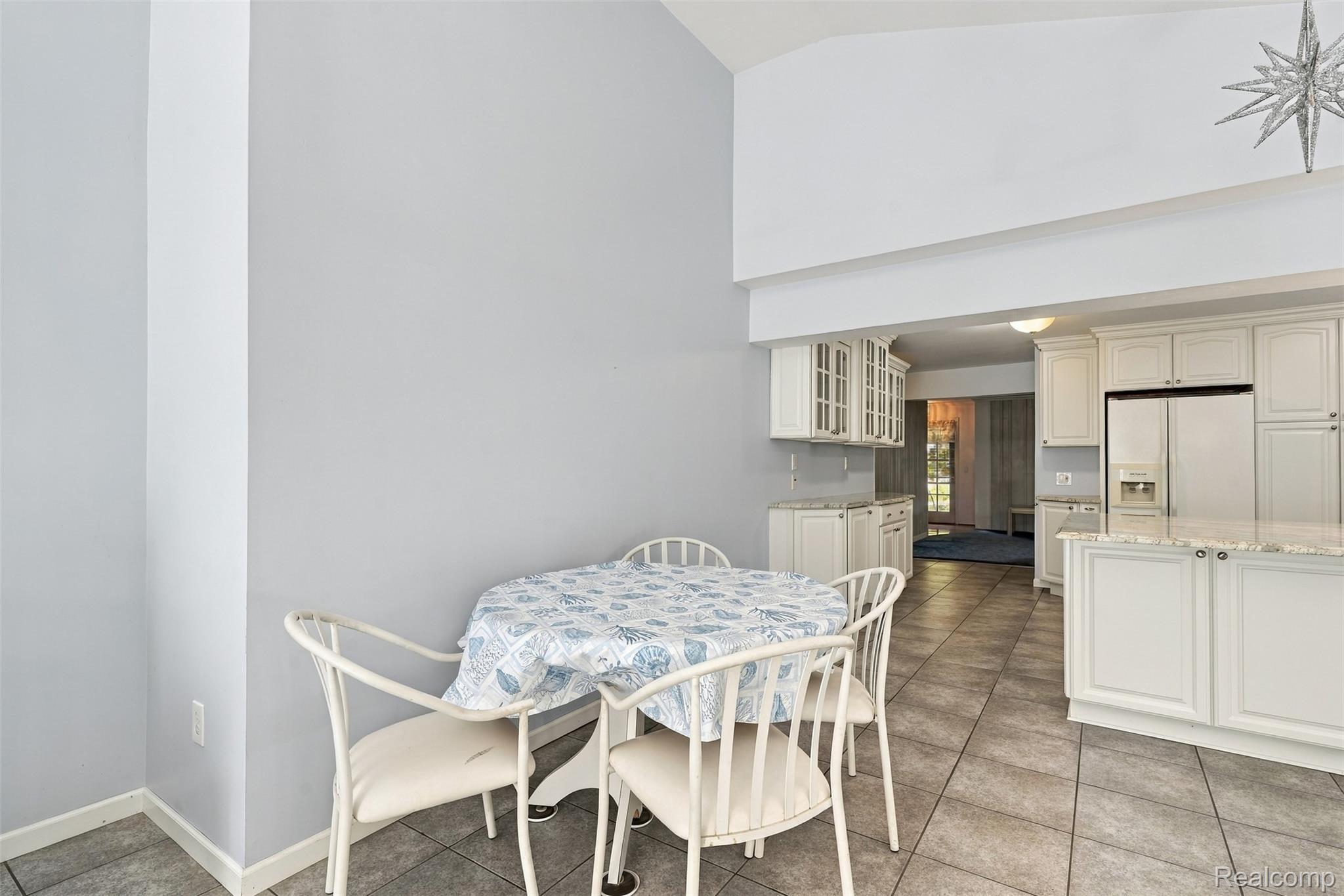 804 E Avon RD