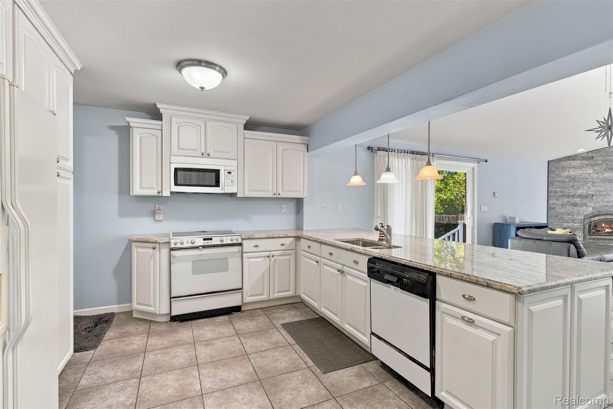 804 E Avon RD