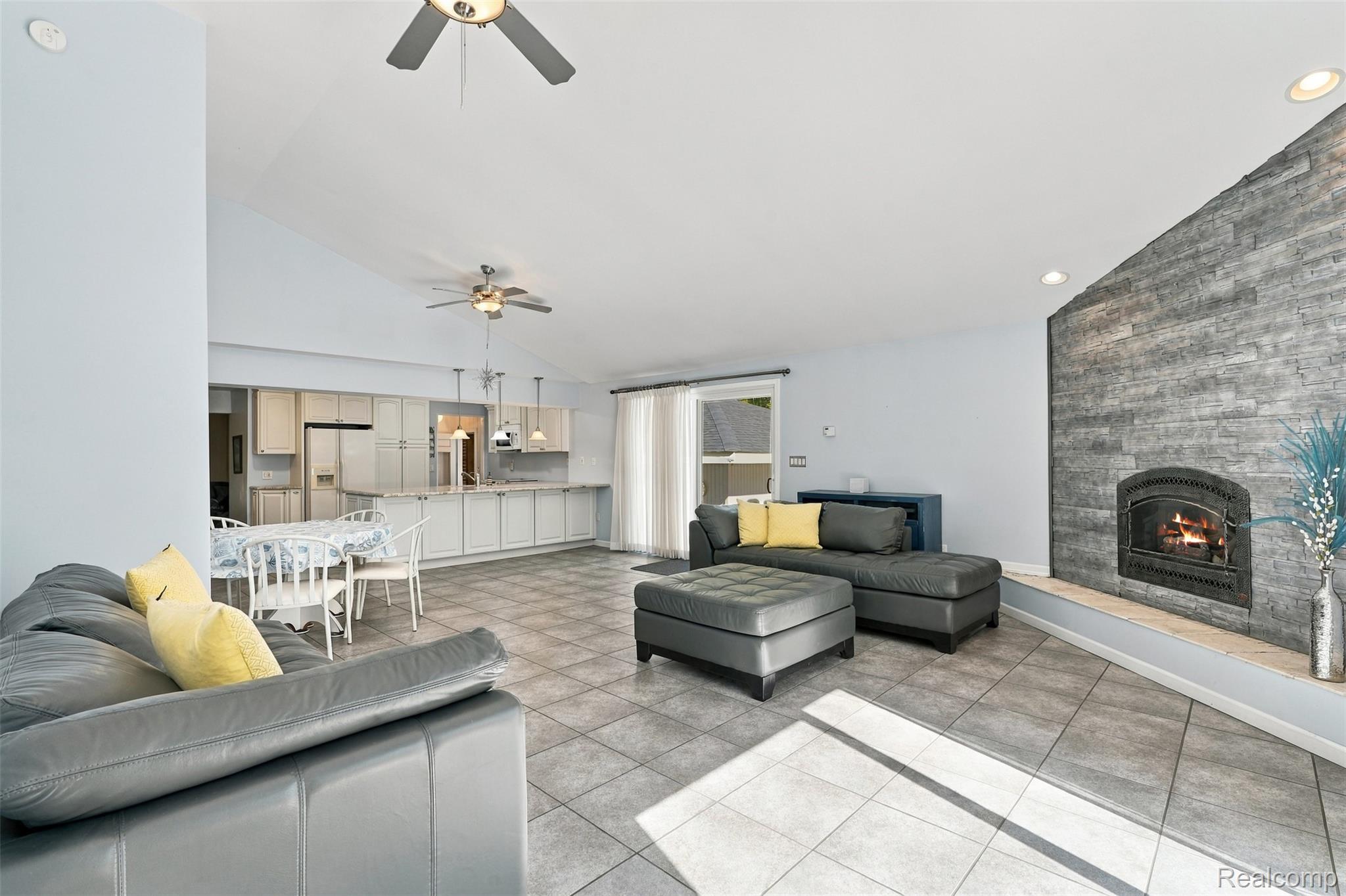 804 E Avon RD