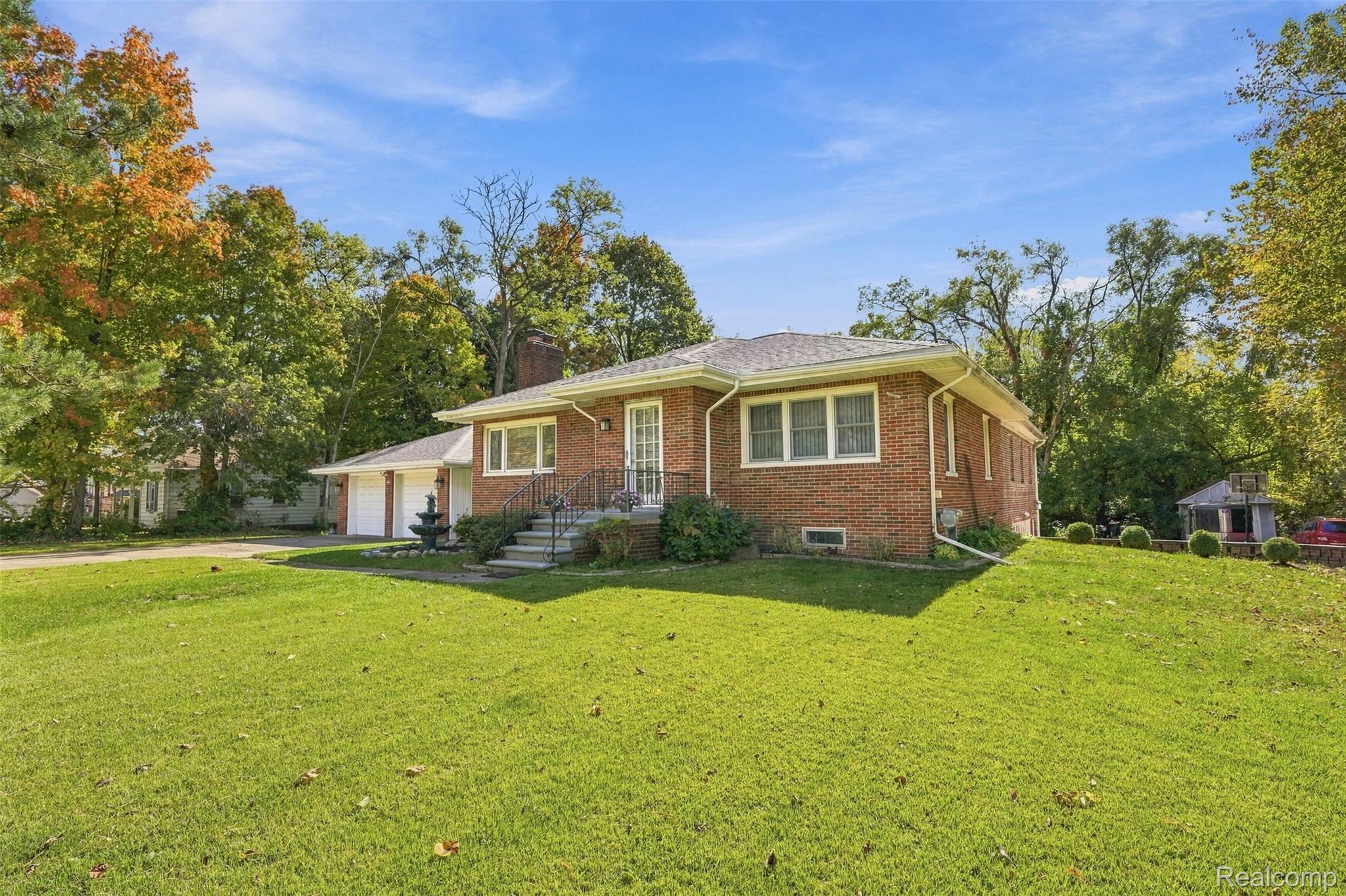 804 E Avon RD