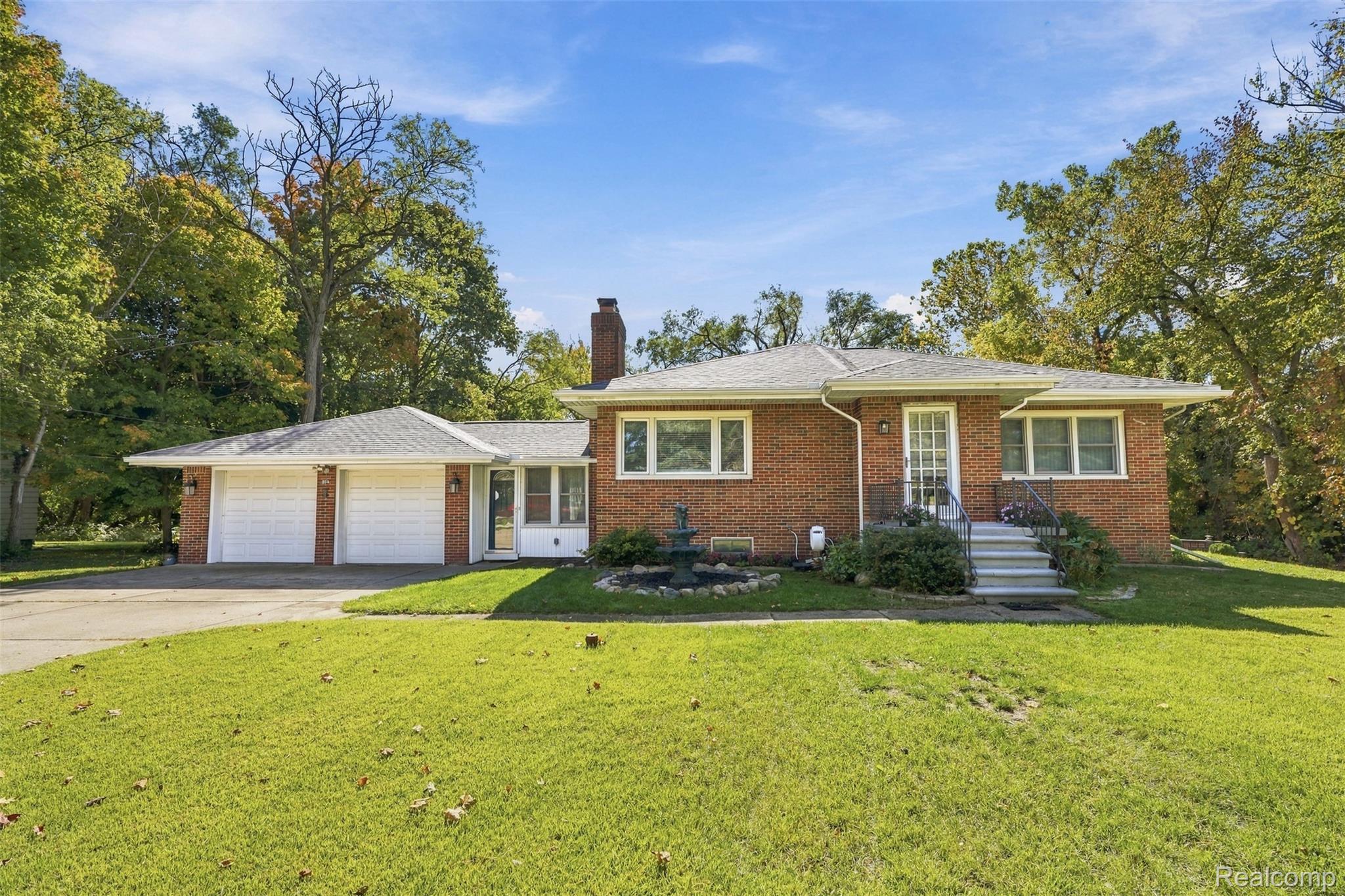 804 E Avon RD