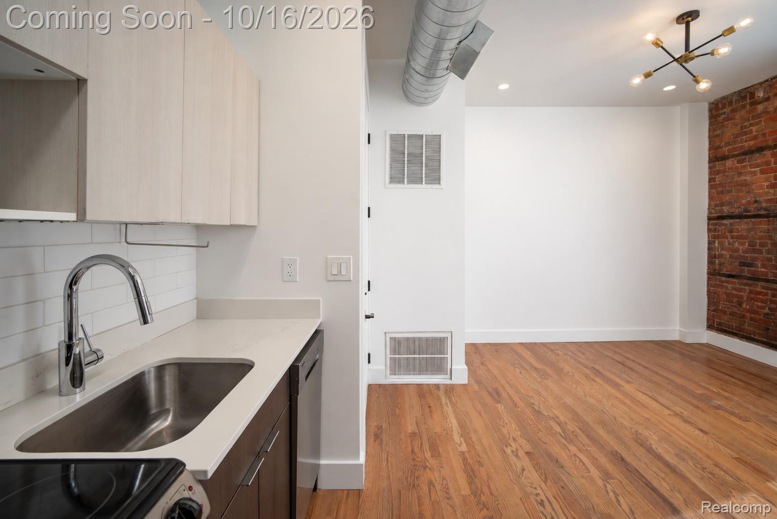 3143 Trumbull ST # 203