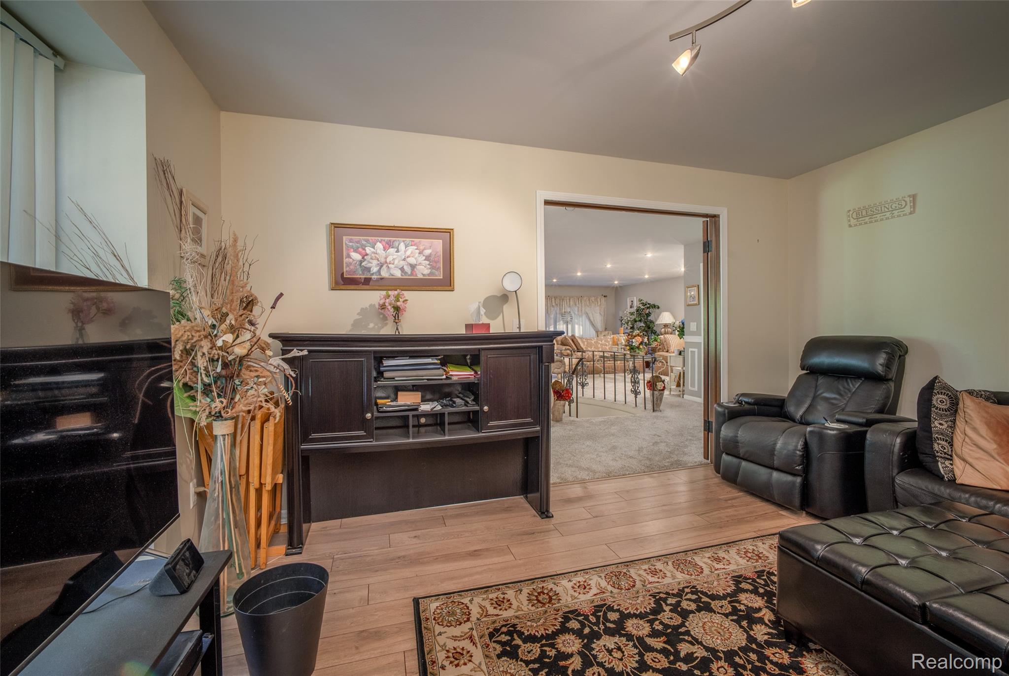 4376 Knightsbridge LN