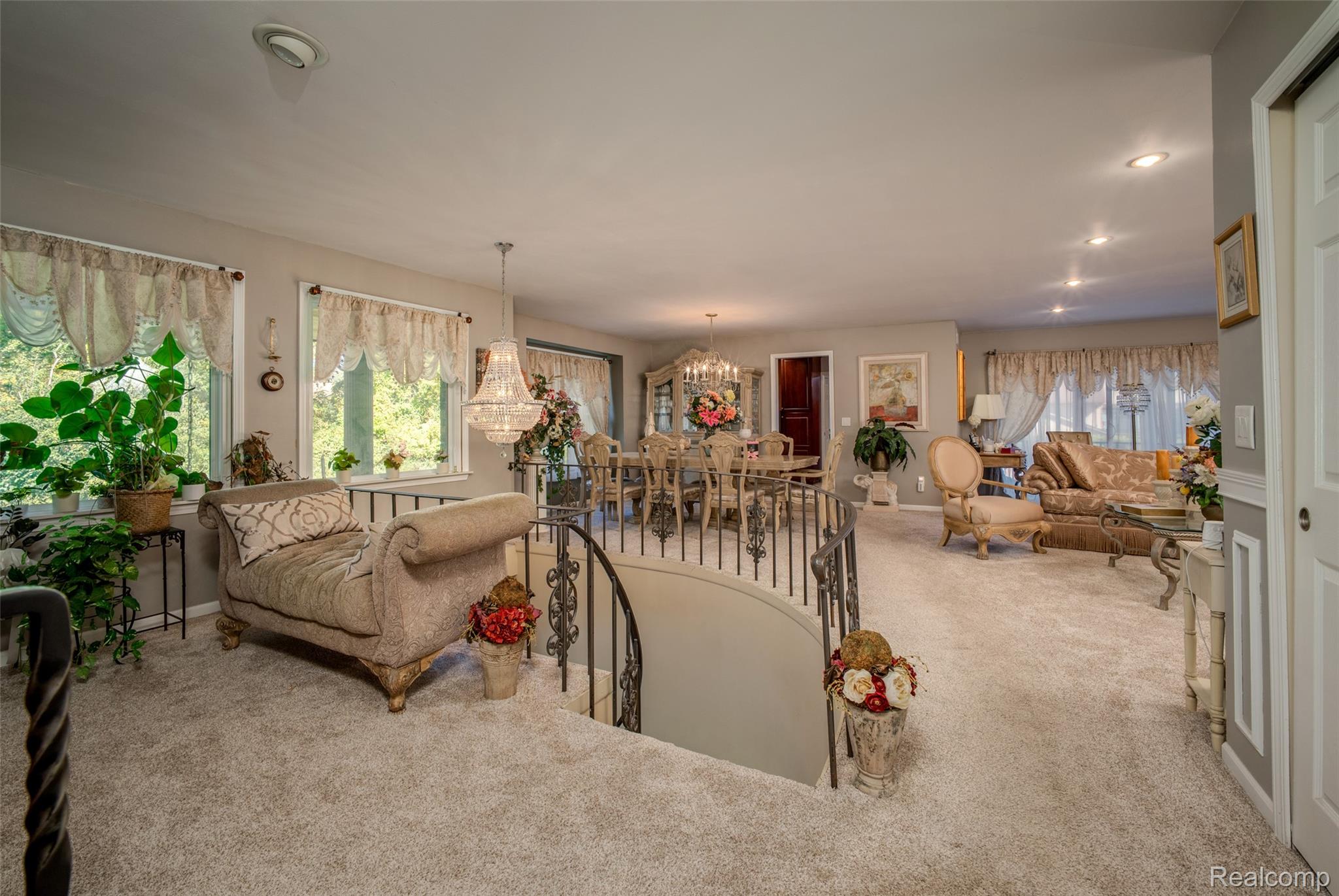 4376 Knightsbridge LN
