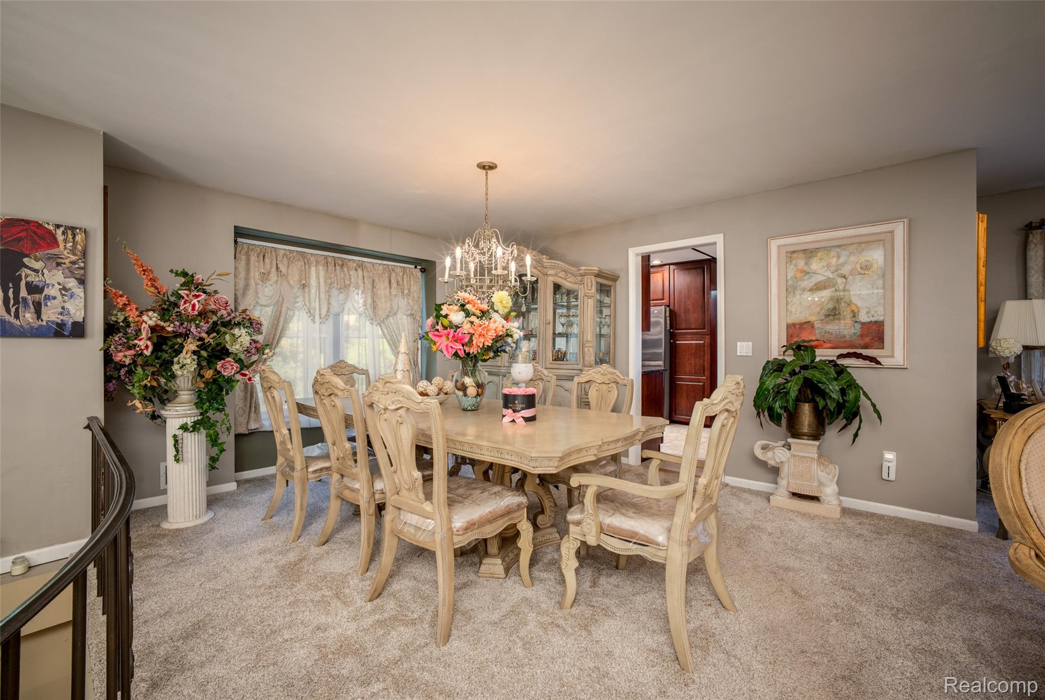 4376 Knightsbridge LN