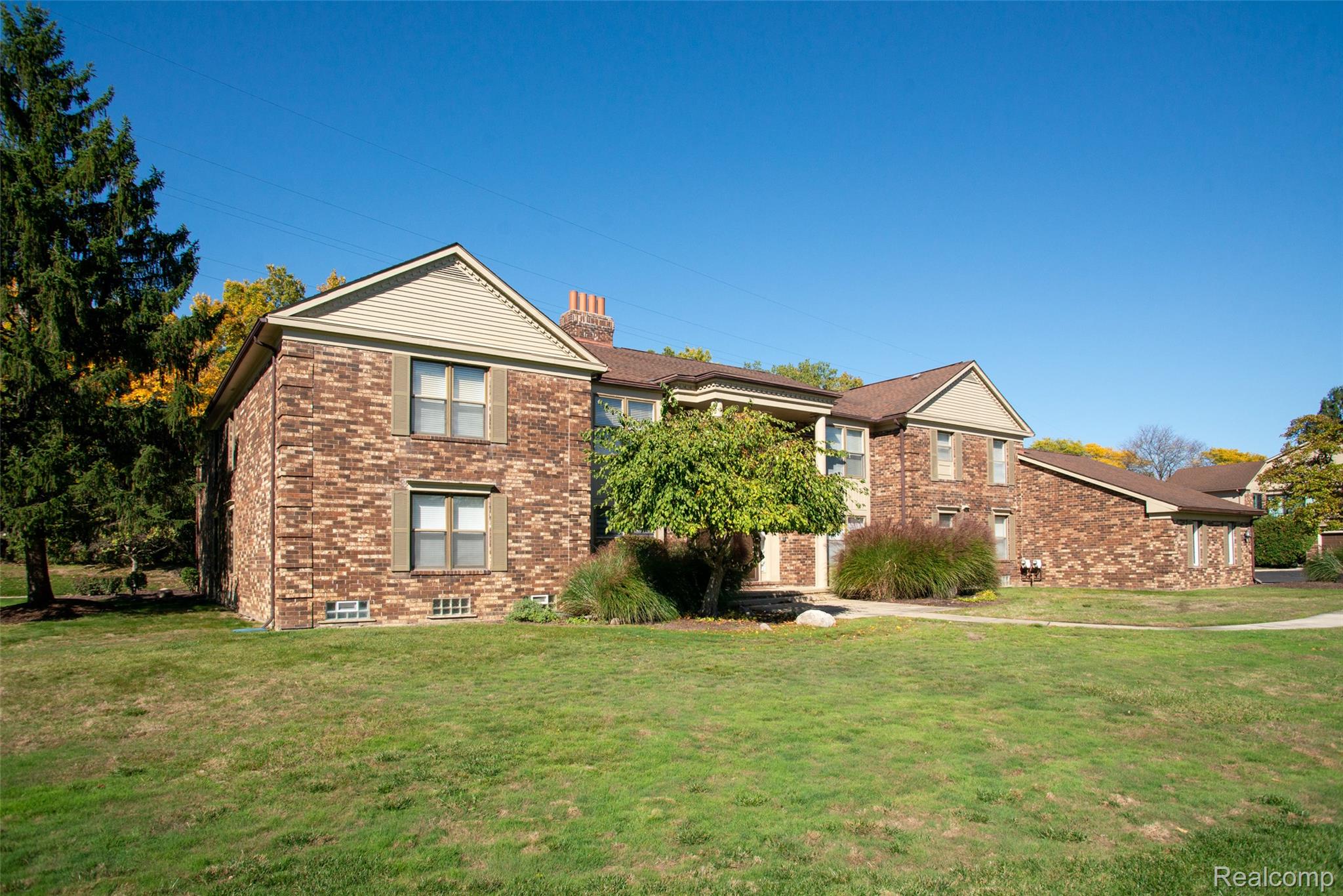 4376 Knightsbridge LN