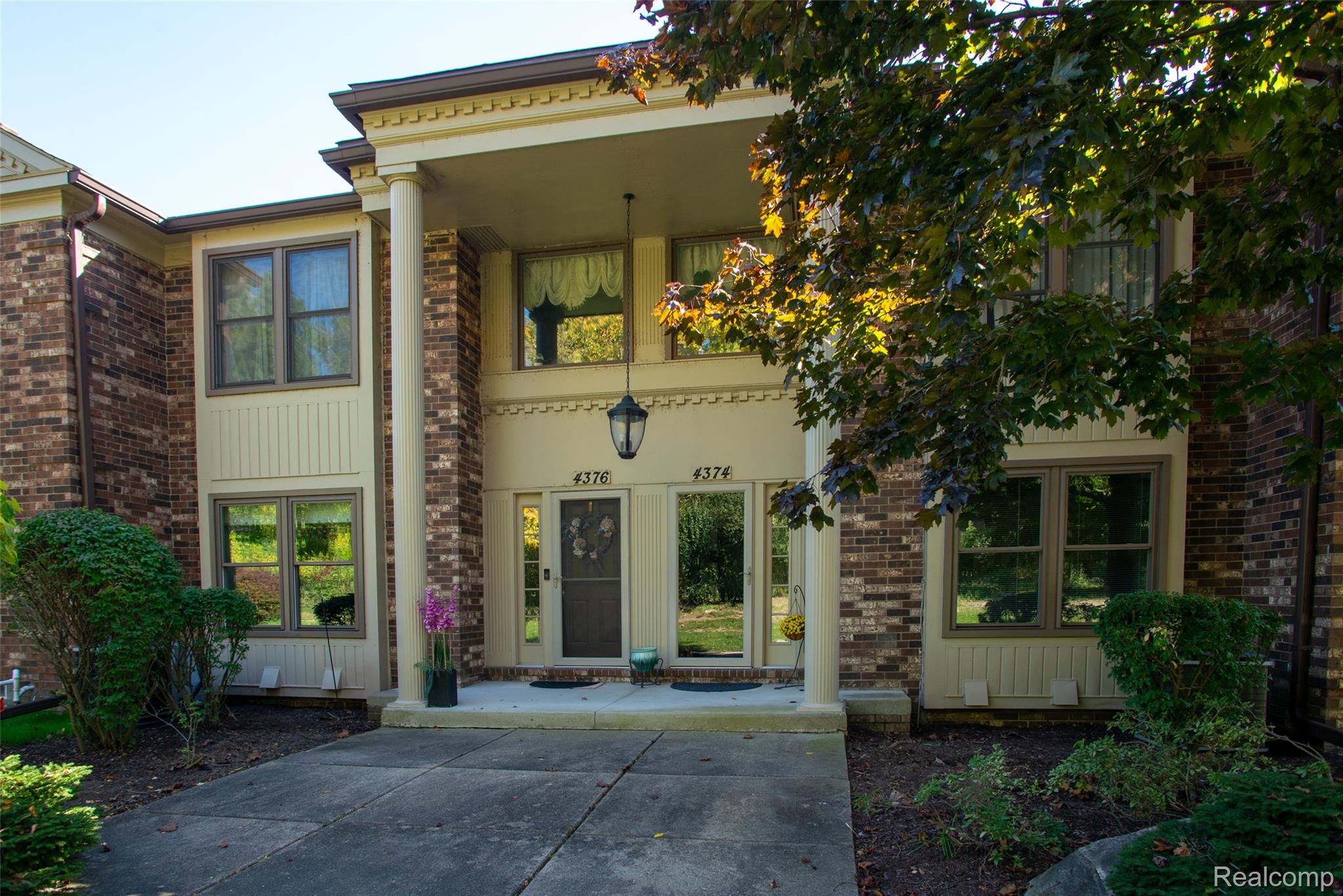 4376 Knightsbridge LN