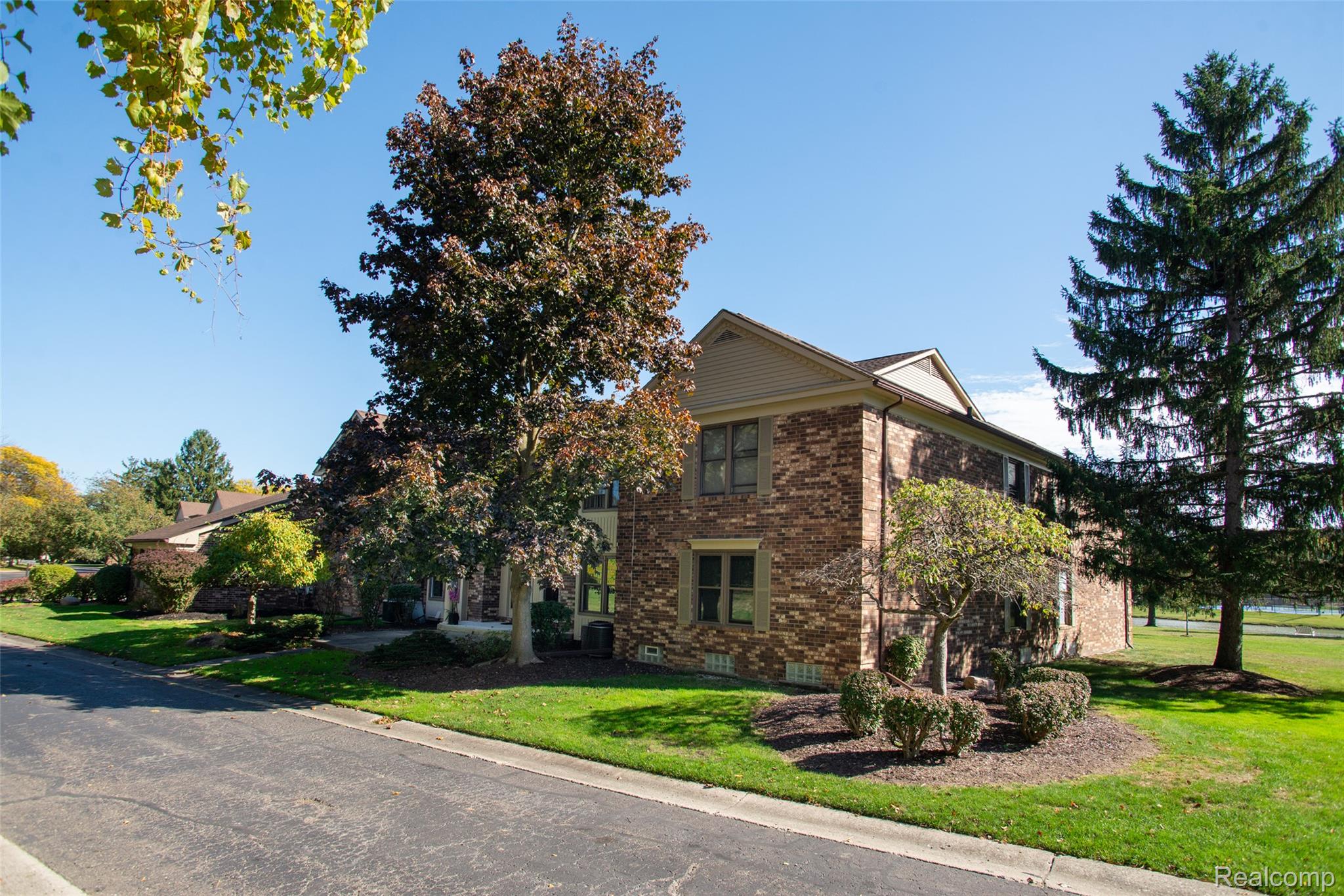 4376 Knightsbridge LN