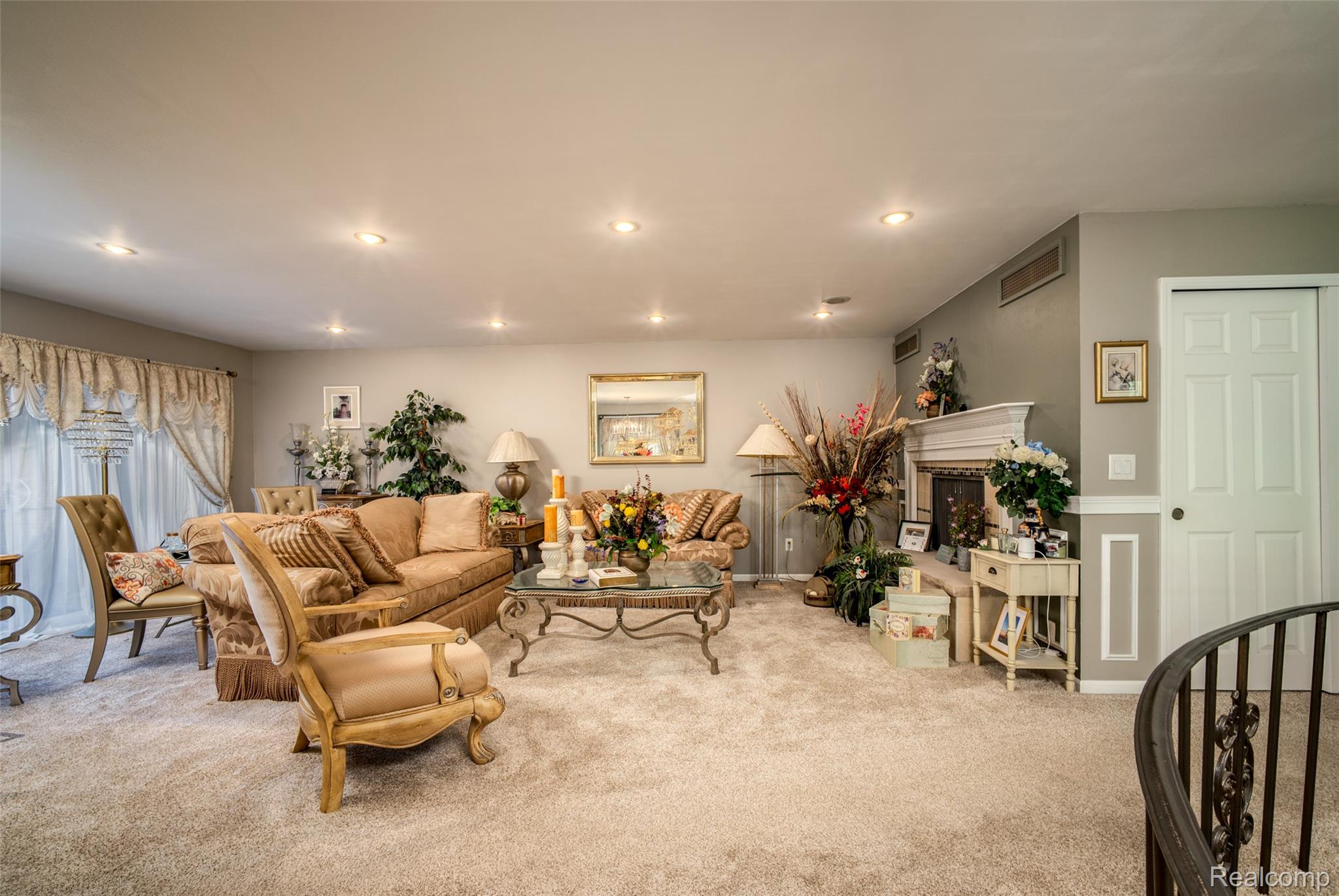 4376 Knightsbridge LN