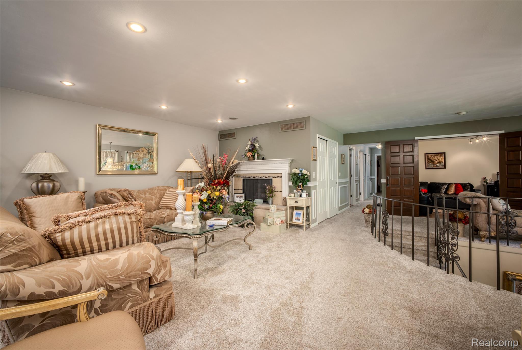 4376 Knightsbridge LN