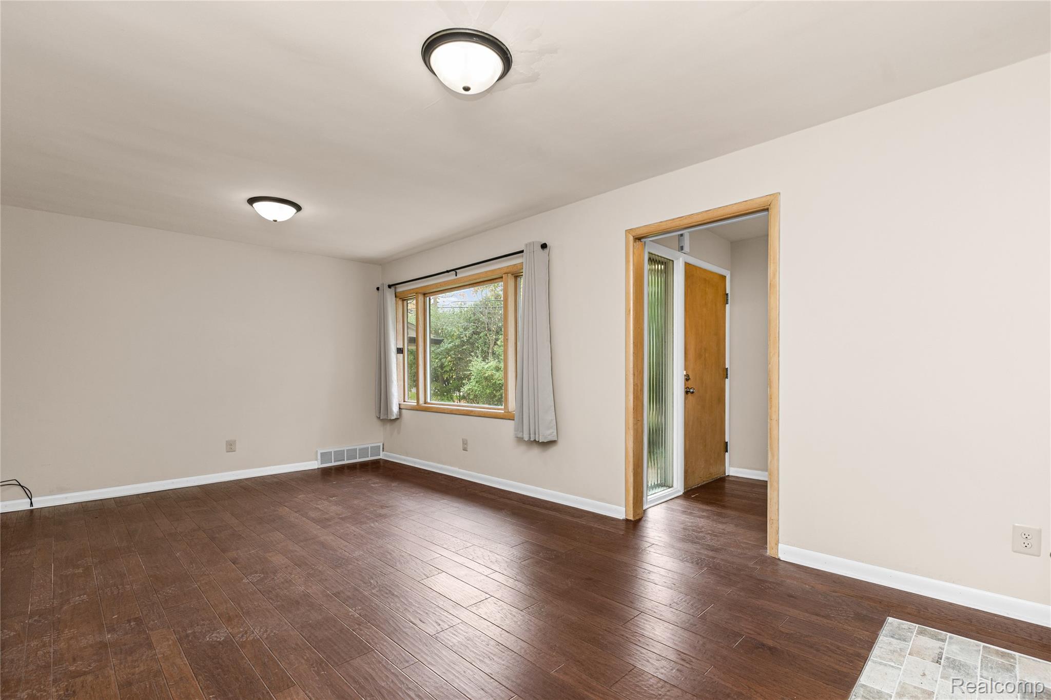 1058 Arden LN