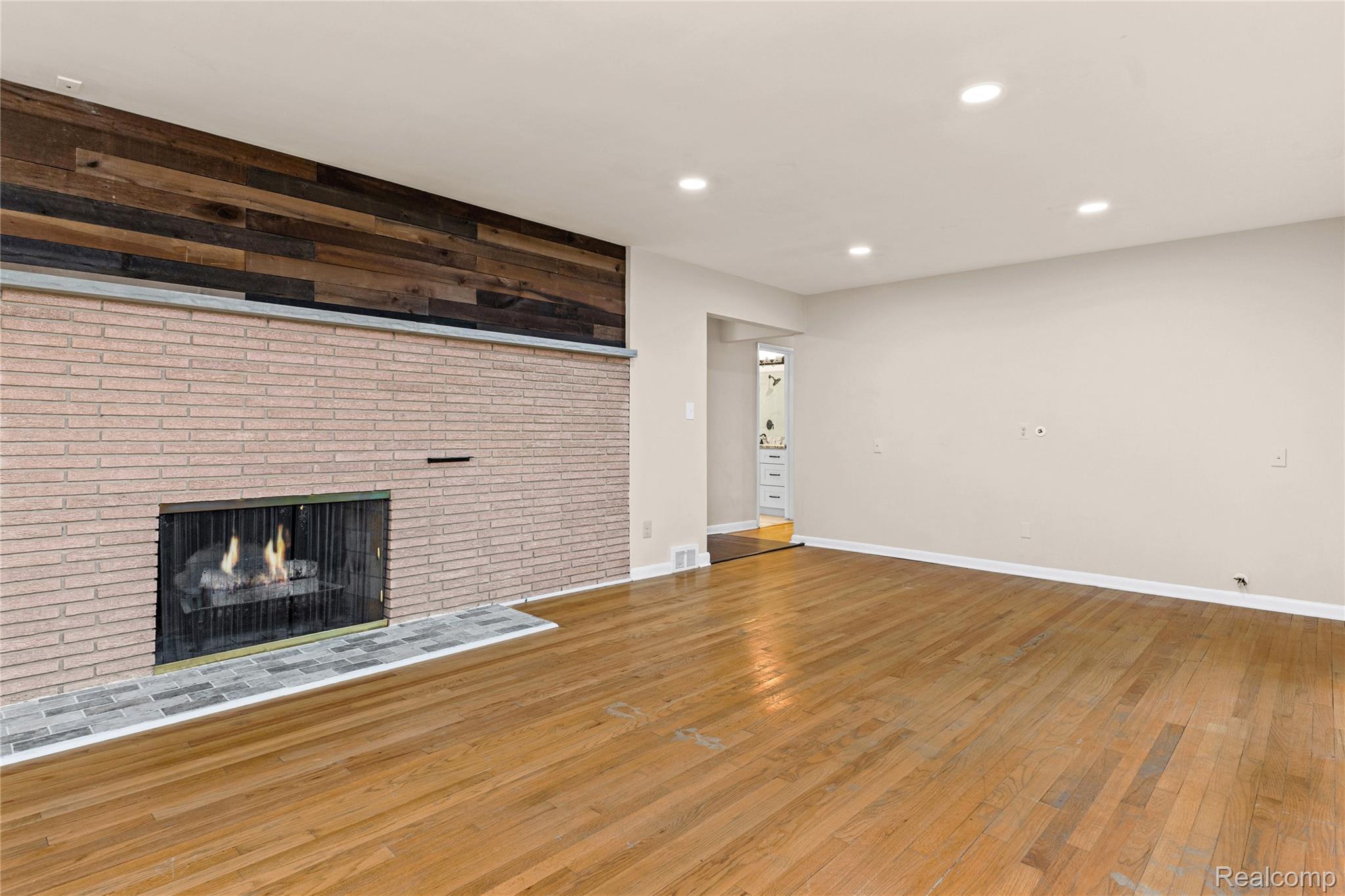 1058 Arden LN