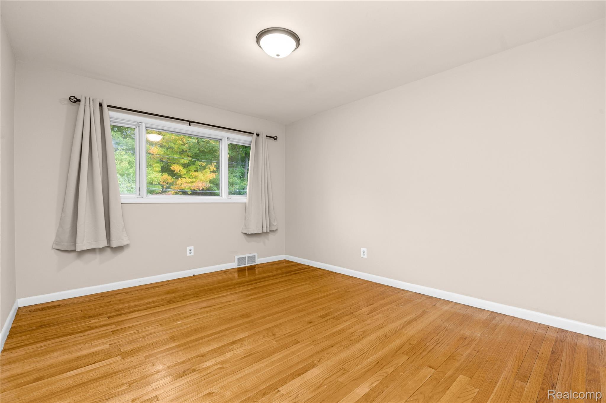 1058 Arden LN
