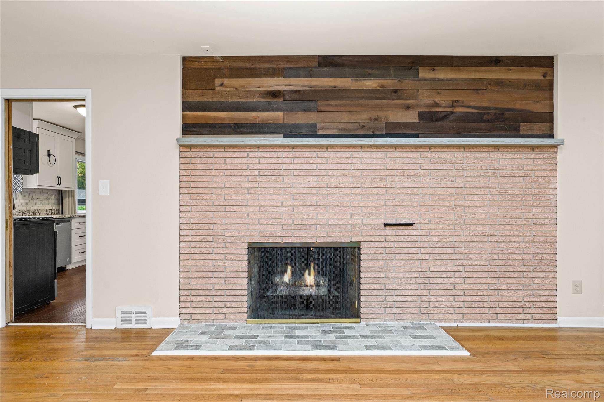 1058 Arden LN