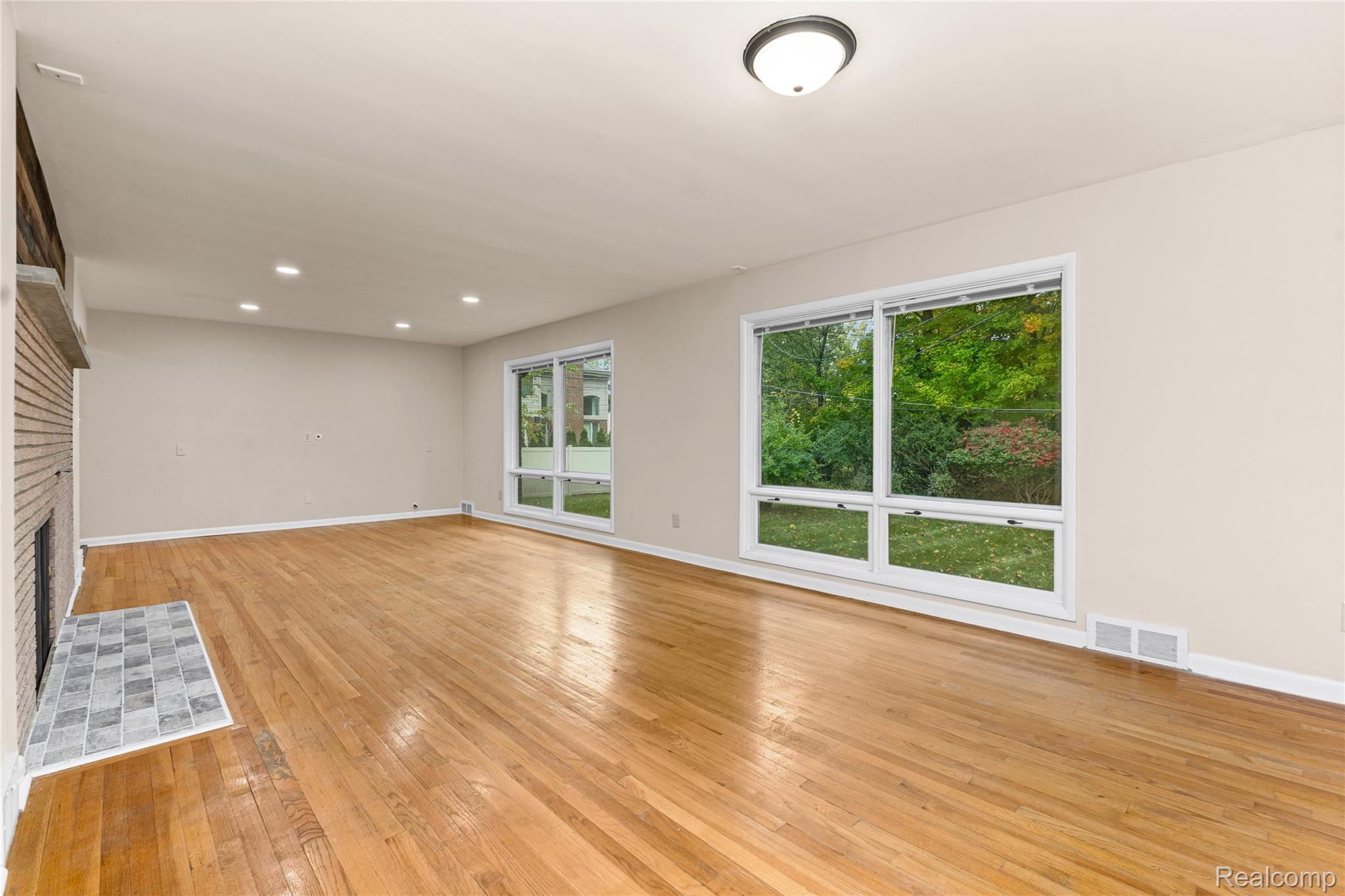 1058 Arden LN
