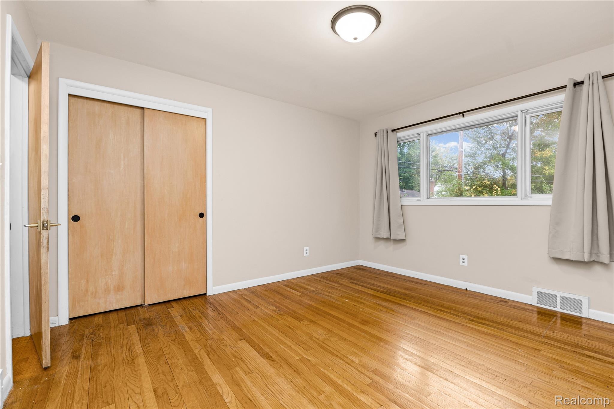 1058 Arden LN