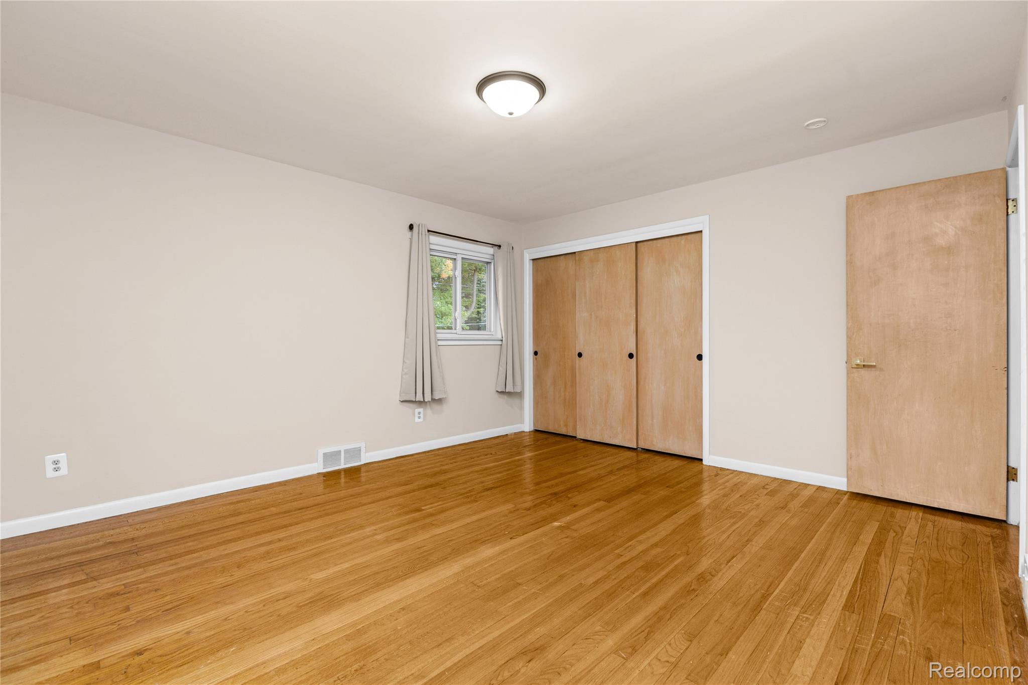 1058 Arden LN