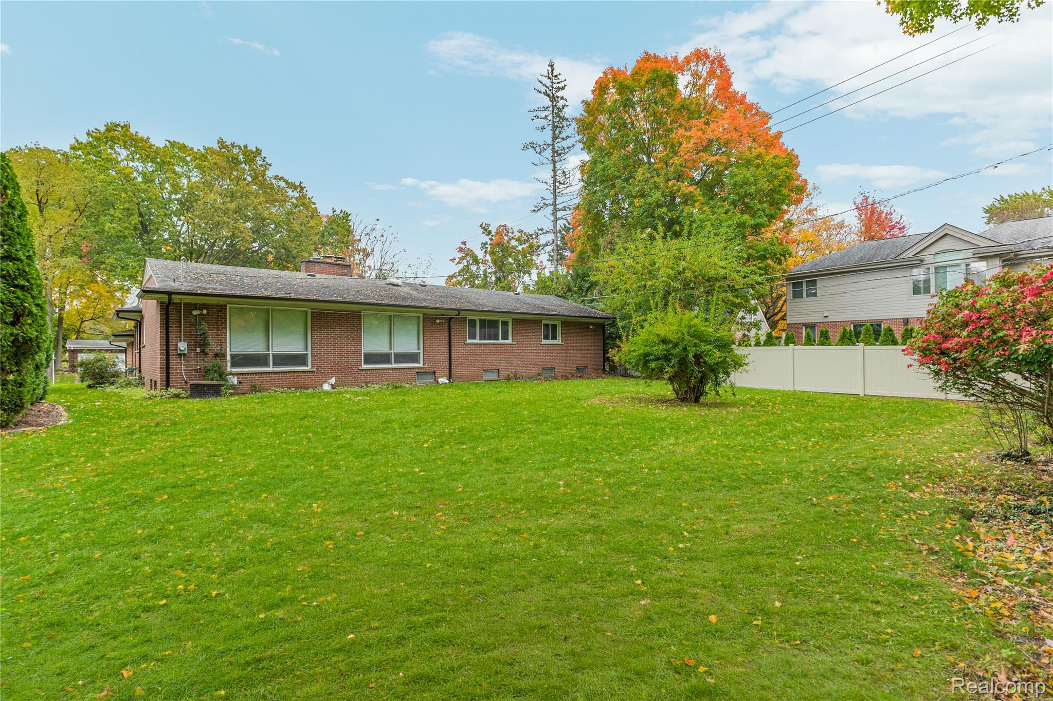 1058 Arden LN